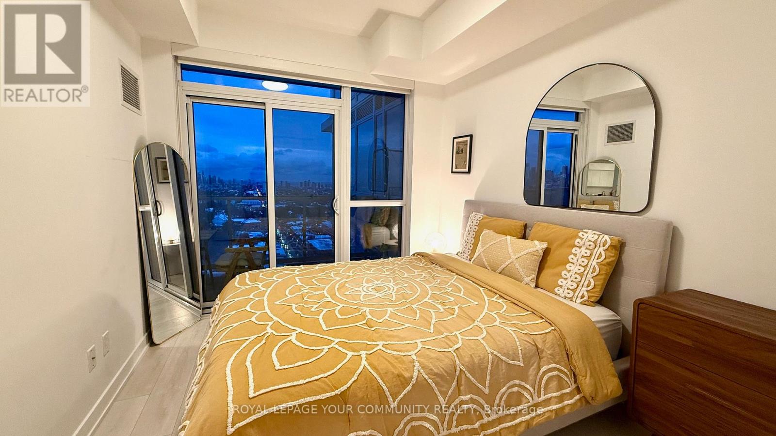 1806 - 501 St. Clair Avenue W, Toronto, Ontario  M5P 0A2 - Photo 15 - C12538914