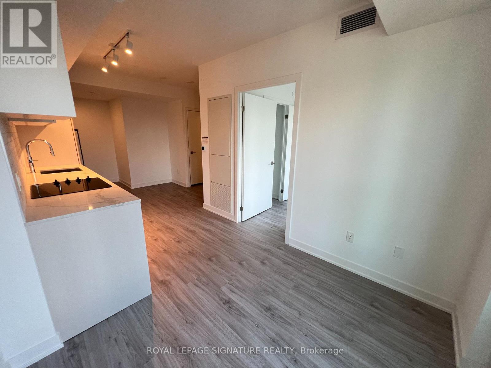 2001 - 252 Church Street, Toronto, Ontario  M5B 0E6 - Photo 11 - C12538922