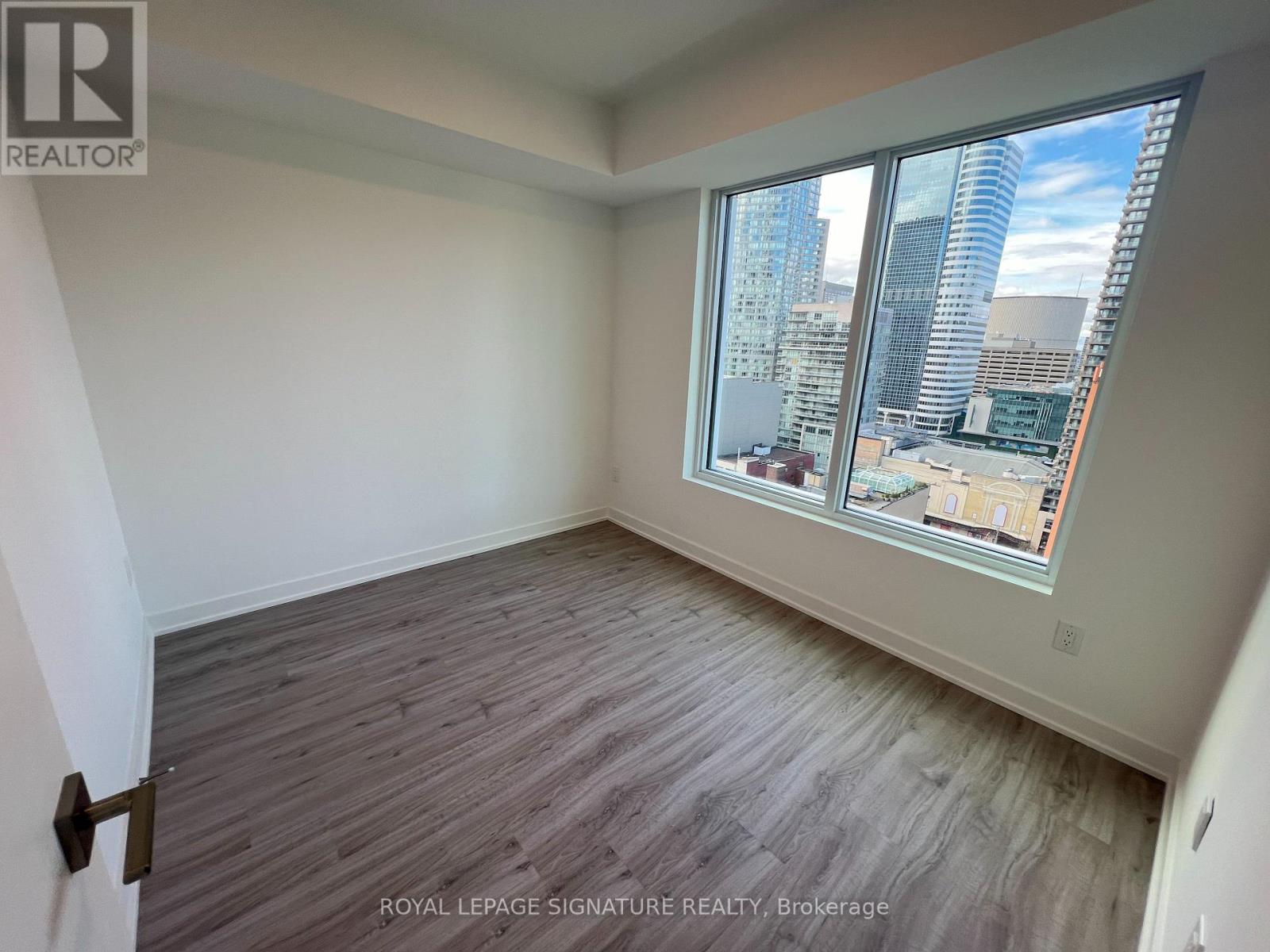 2001 - 252 Church Street, Toronto, Ontario  M5B 0E6 - Photo 14 - C12538922