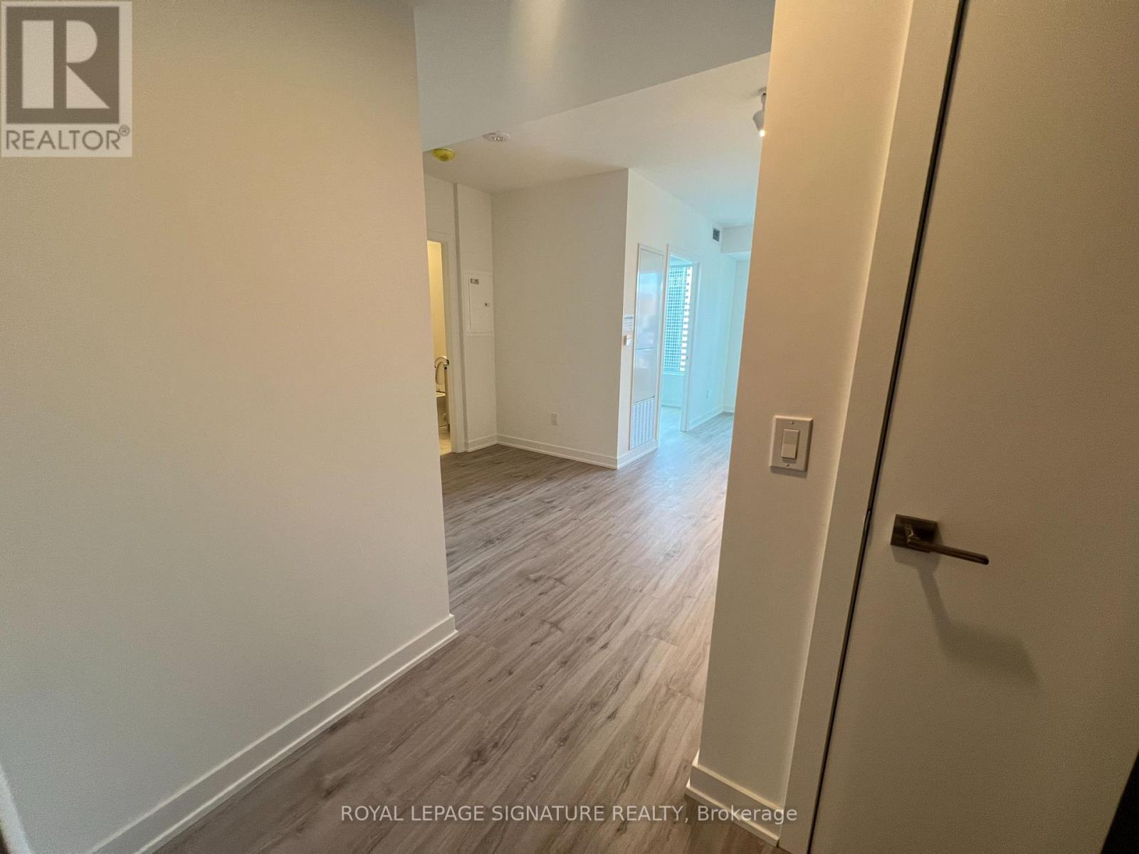 2001 - 252 Church Street, Toronto, Ontario  M5B 0E6 - Photo 3 - C12538922