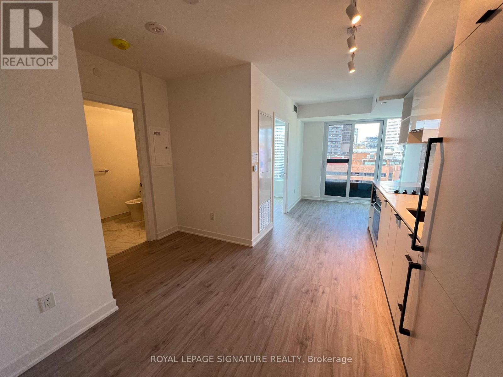 2001 - 252 Church Street, Toronto, Ontario  M5B 0E6 - Photo 4 - C12538922