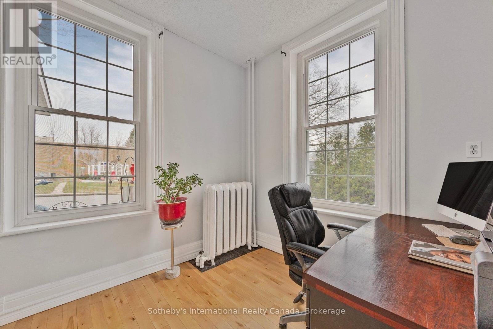 26 Robert Street E, Penetanguishene, Ontario  L9M 1K7 - Photo 12 - S12134452