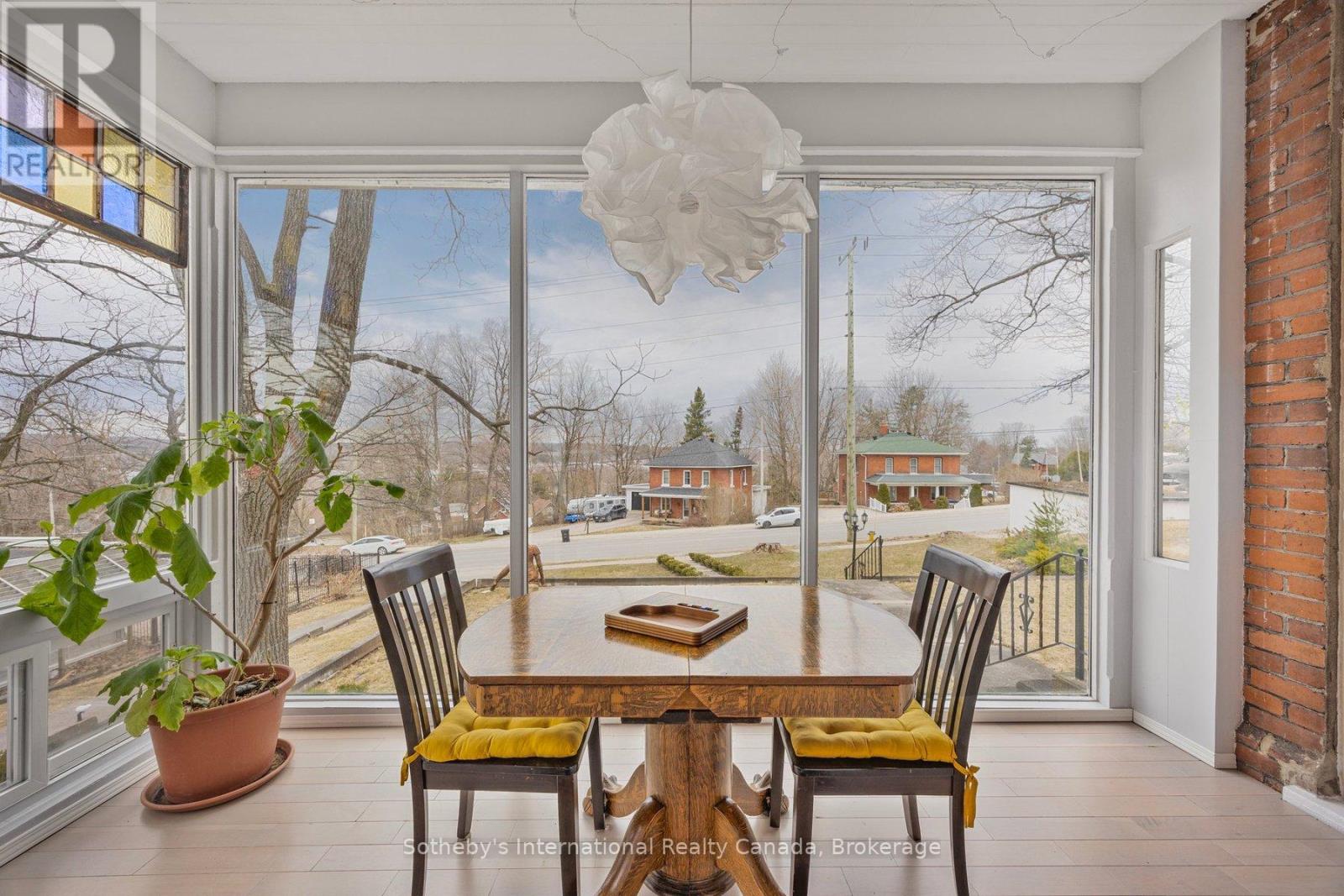 26 Robert Street E, Penetanguishene, Ontario  L9M 1K7 - Photo 10 - S12134452