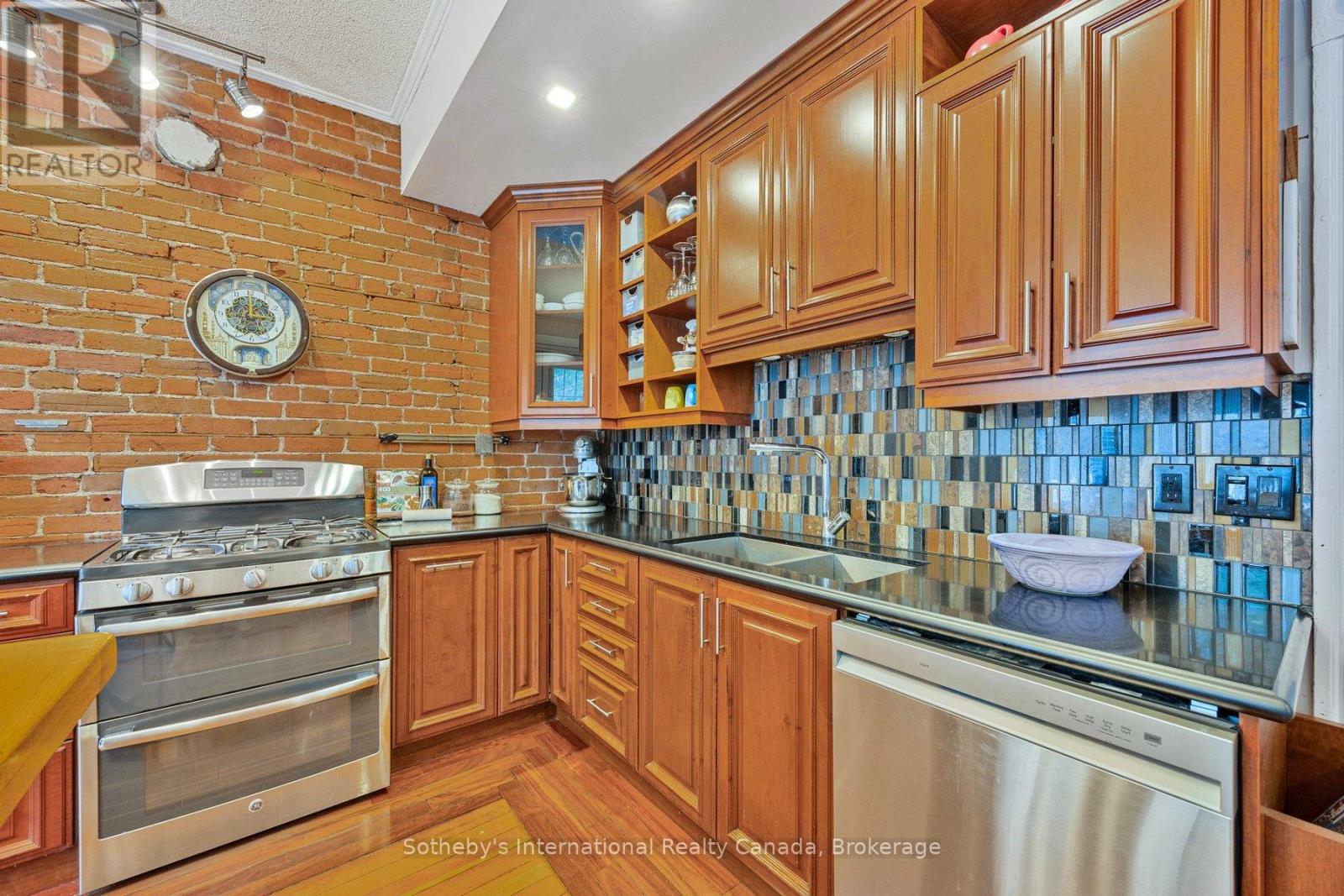 26 Robert Street E, Penetanguishene, Ontario  L9M 1K7 - Photo 20 - S12134452