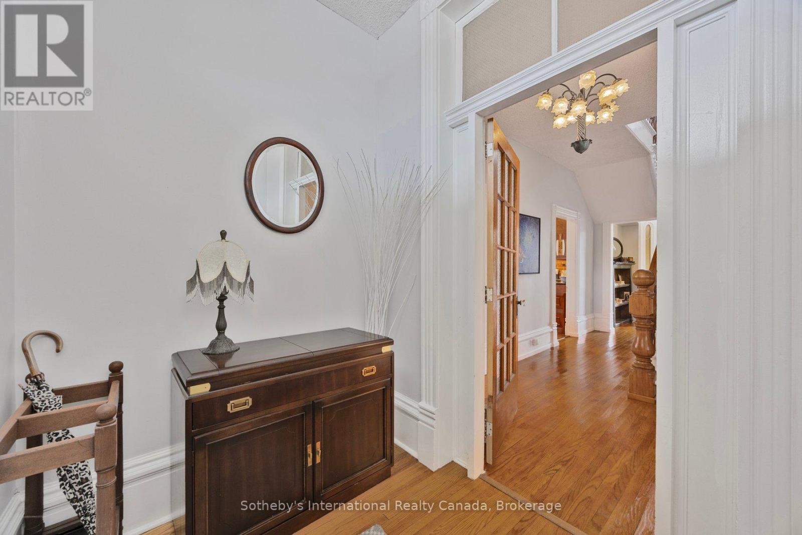 26 Robert Street E, Penetanguishene, Ontario  L9M 1K7 - Photo 4 - S12134452