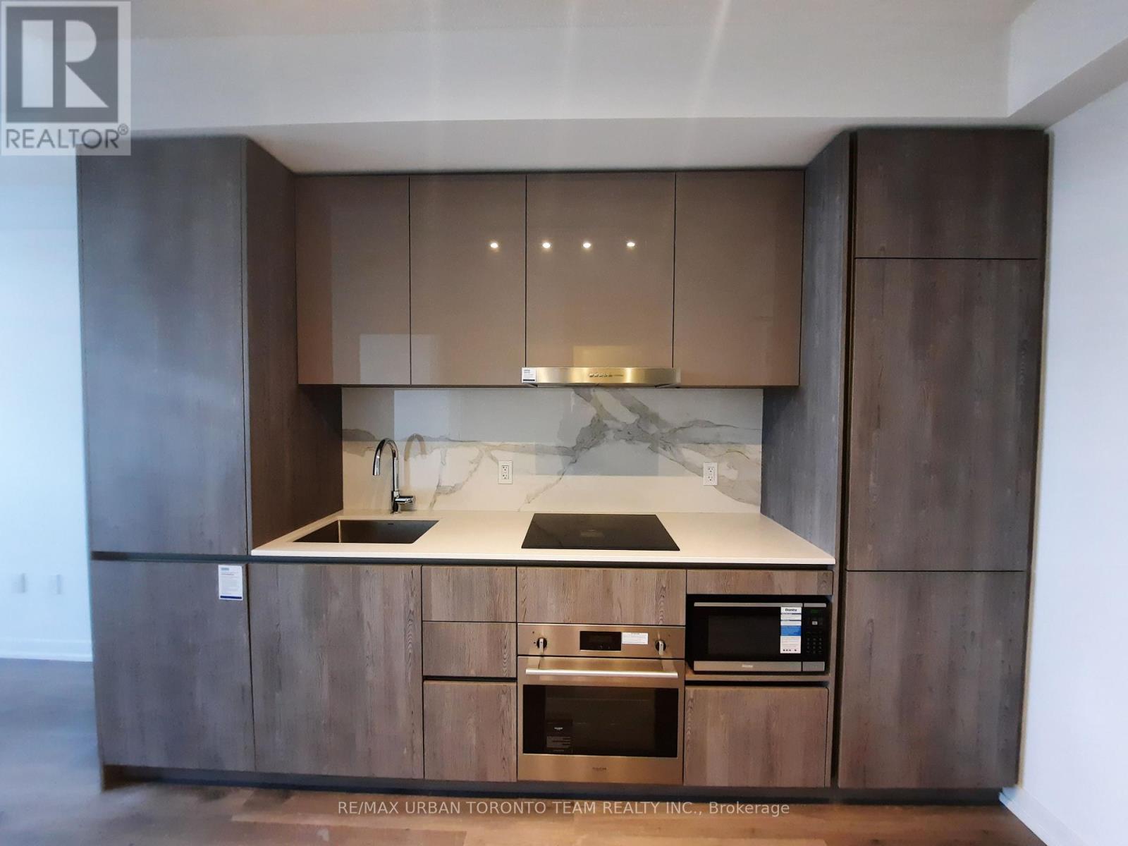 1803 - 8 Interchange Way, Vaughan, Ontario  L4K 5Z7 - Photo 3 - N12538854