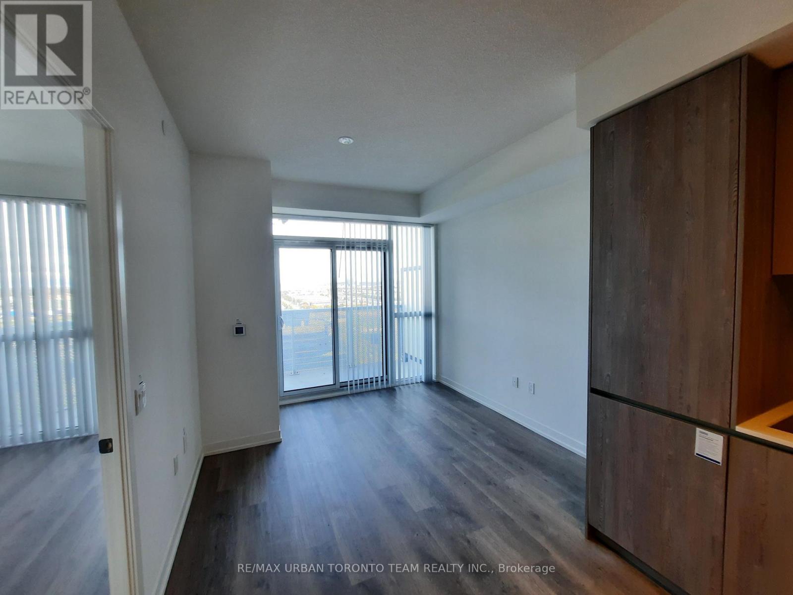1803 - 8 Interchange Way, Vaughan, Ontario  L4K 5Z7 - Photo 4 - N12538854
