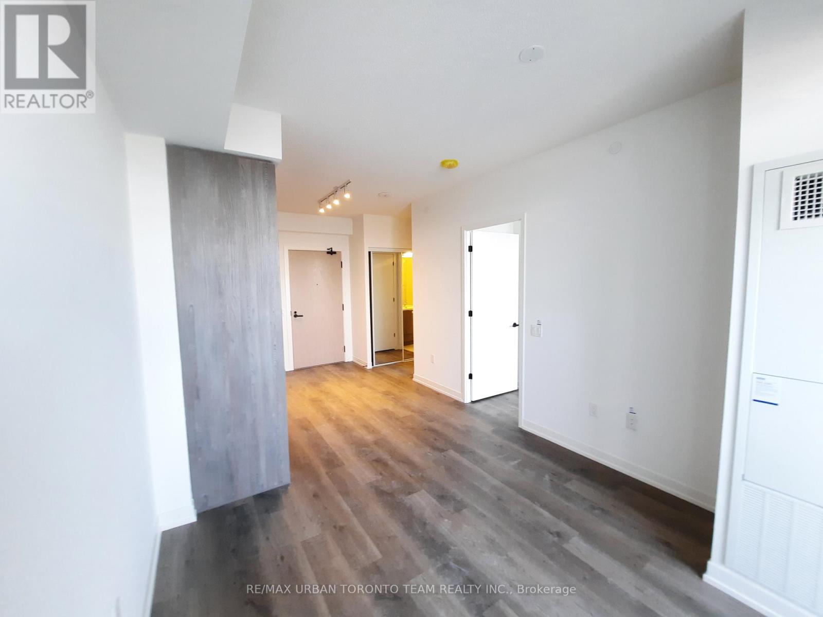 1803 - 8 Interchange Way, Vaughan, Ontario  L4K 5Z7 - Photo 5 - N12538854