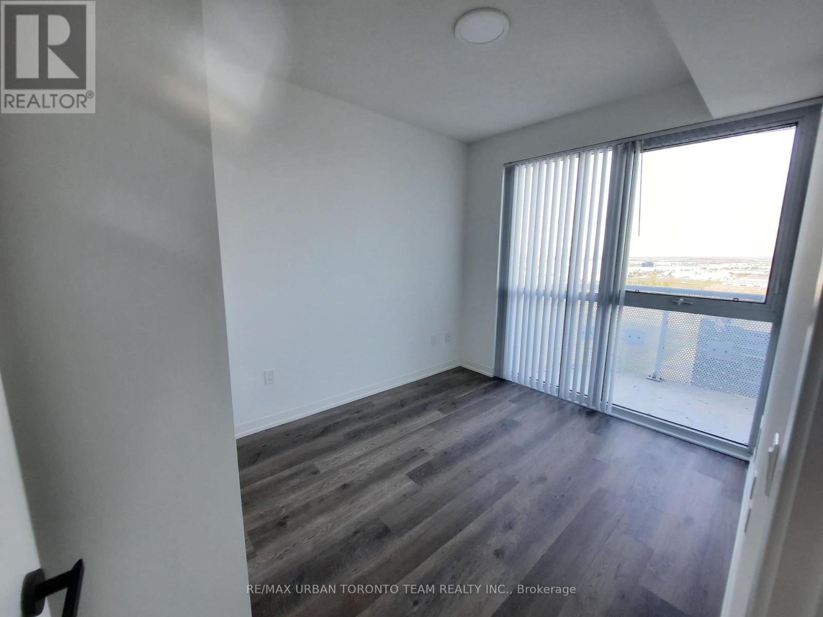1803 - 8 Interchange Way, Vaughan, Ontario  L4K 5Z7 - Photo 7 - N12538854