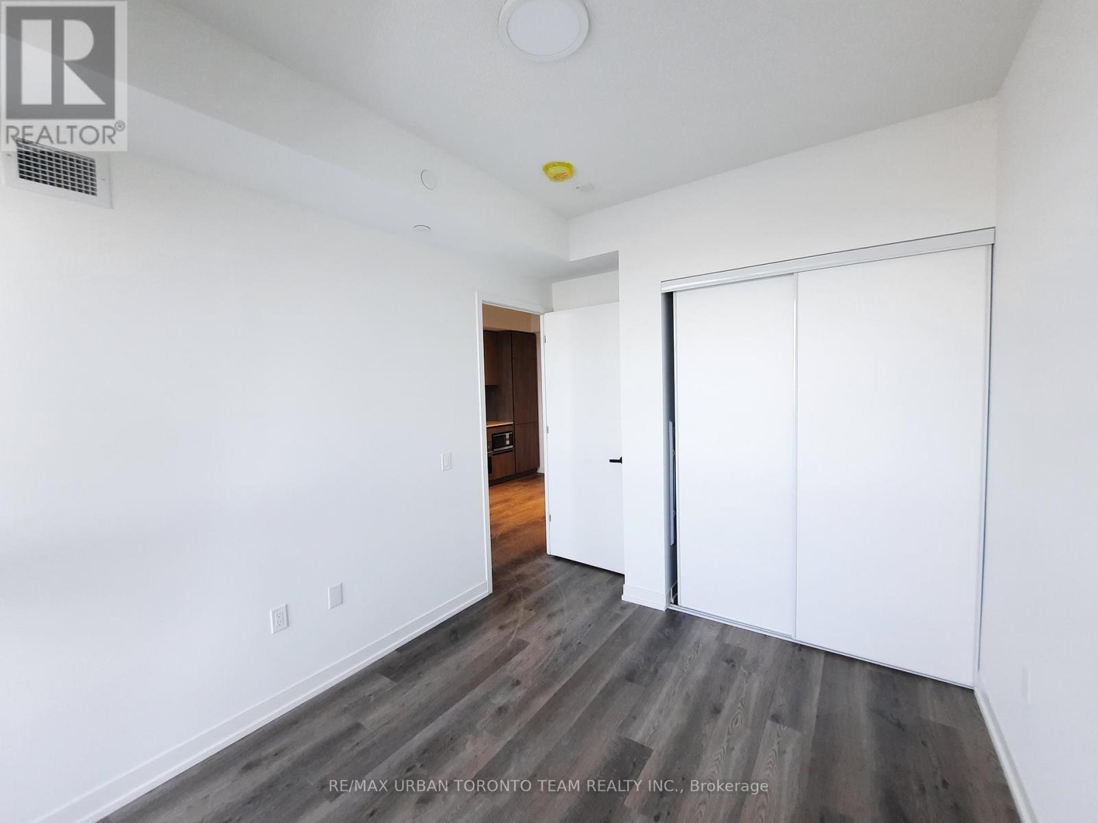 1803 - 8 Interchange Way, Vaughan, Ontario  L4K 5Z7 - Photo 8 - N12538854