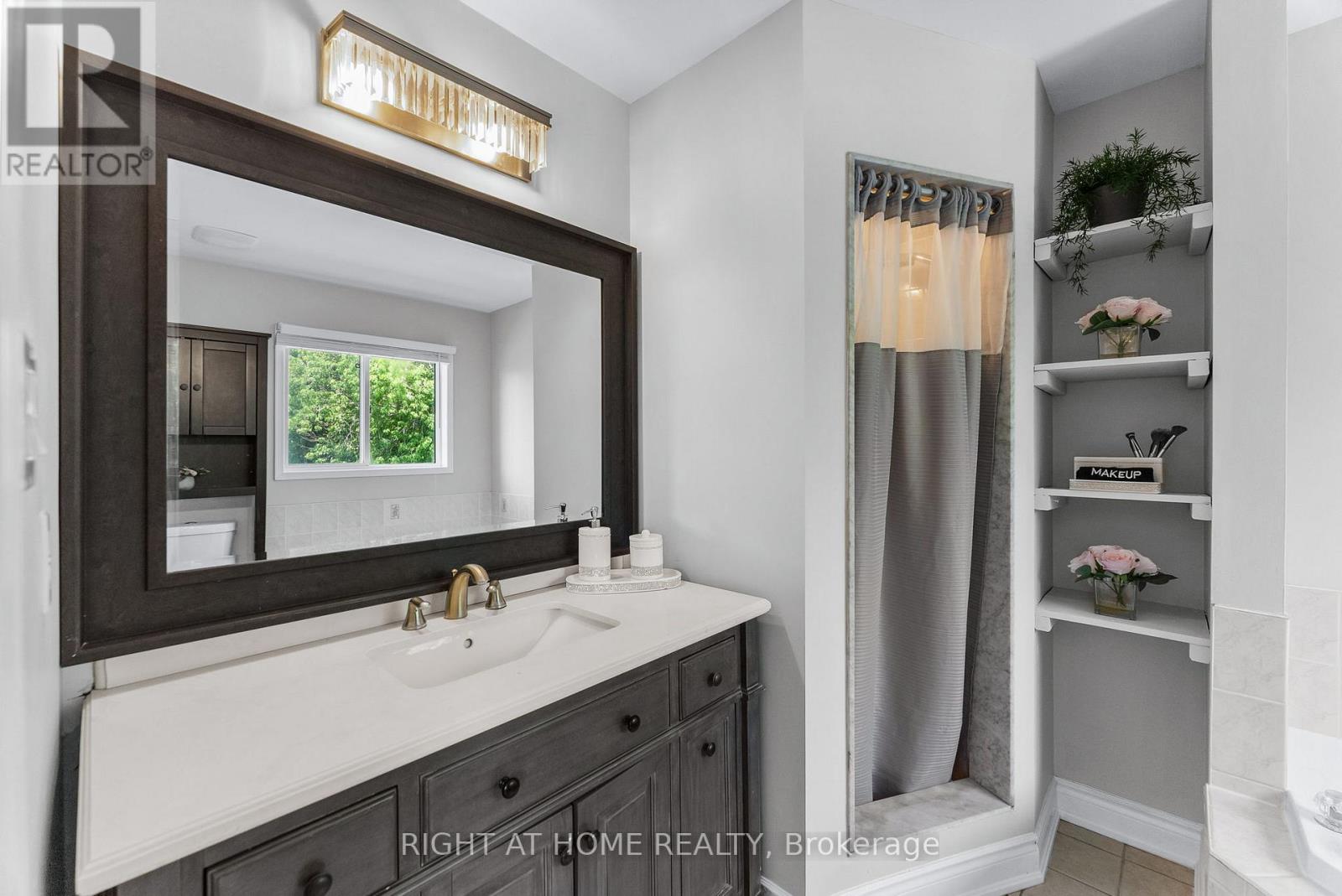 7229 Pallett Court, Mississauga, Ontario  L5N 8E5 - Photo 21 - W12538840