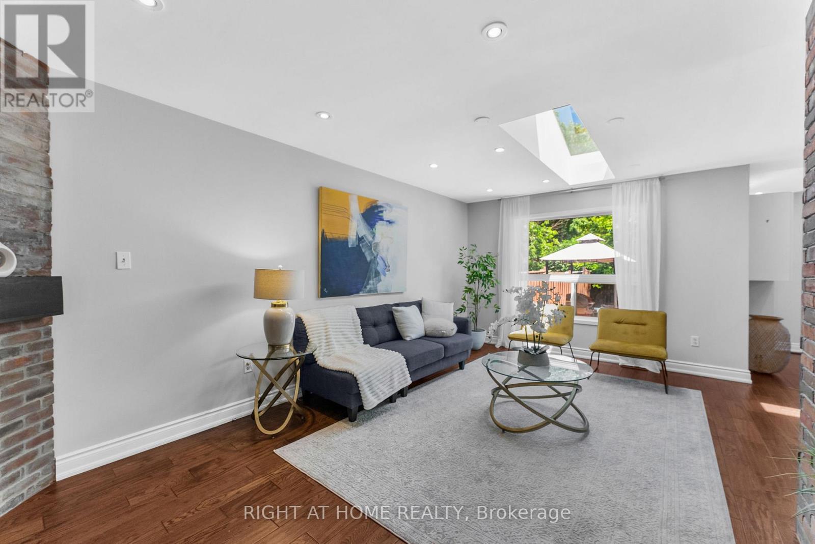 7229 Pallett Court, Mississauga, Ontario  L5N 8E5 - Photo 3 - W12538840