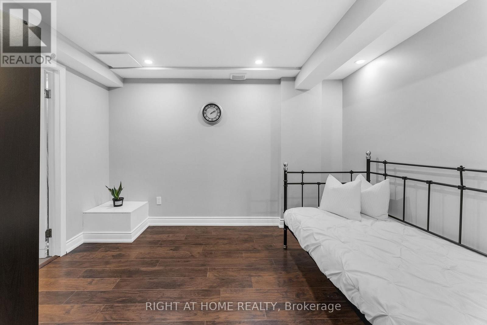 7229 Pallett Court, Mississauga, Ontario  L5N 8E5 - Photo 31 - W12538840