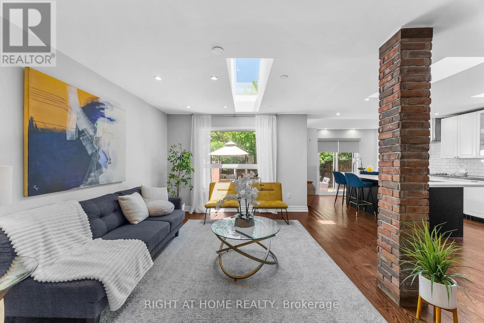 7229 Pallett Court, Mississauga, Ontario  L5N 8E5 - Photo 5 - W12538840