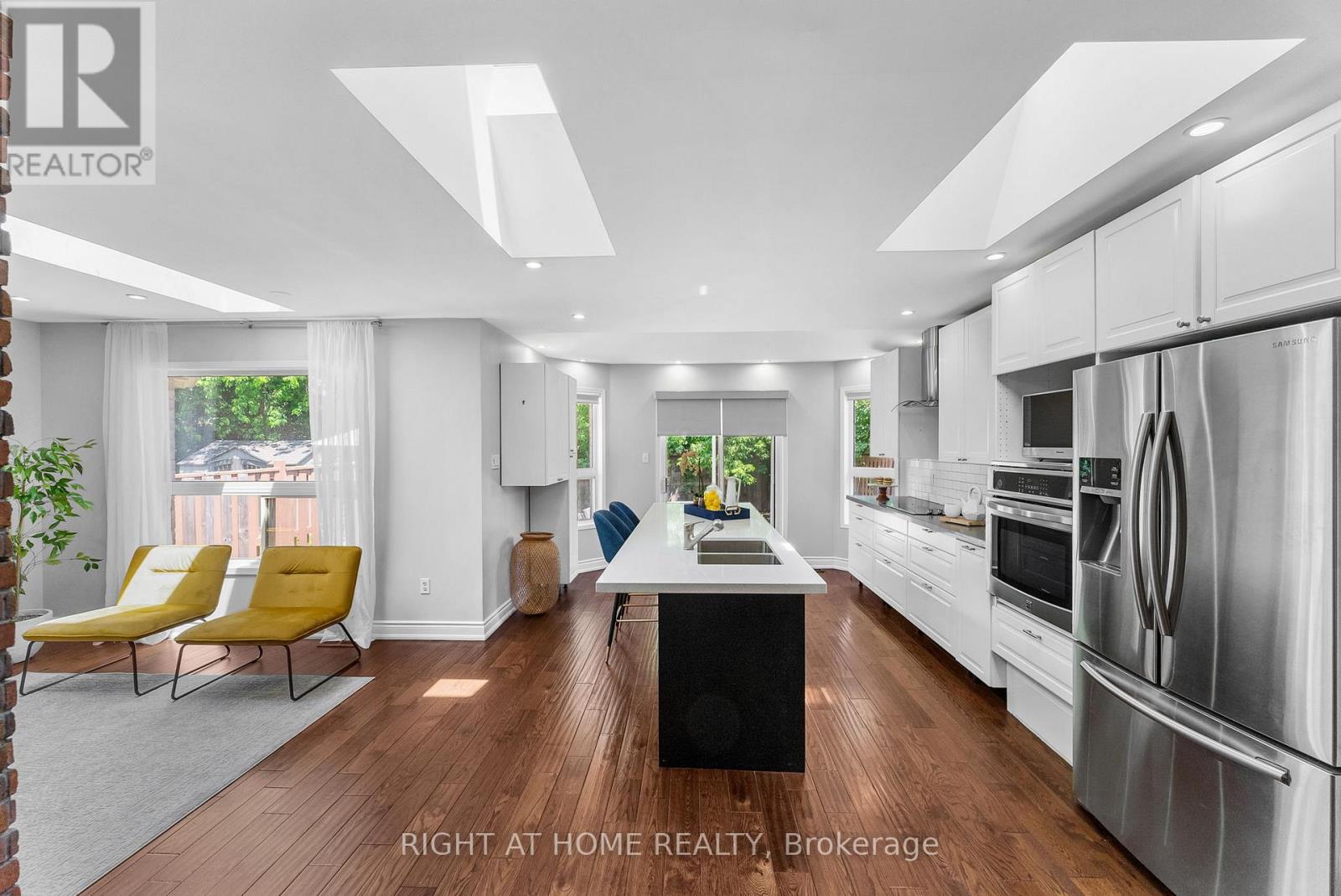 7229 Pallett Court, Mississauga, Ontario  L5N 8E5 - Photo 9 - W12538840