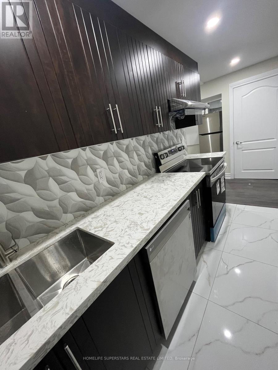 78 Circus Crescent, Brampton, Ontario  L7A 5E1 - Photo 2 - W12538848