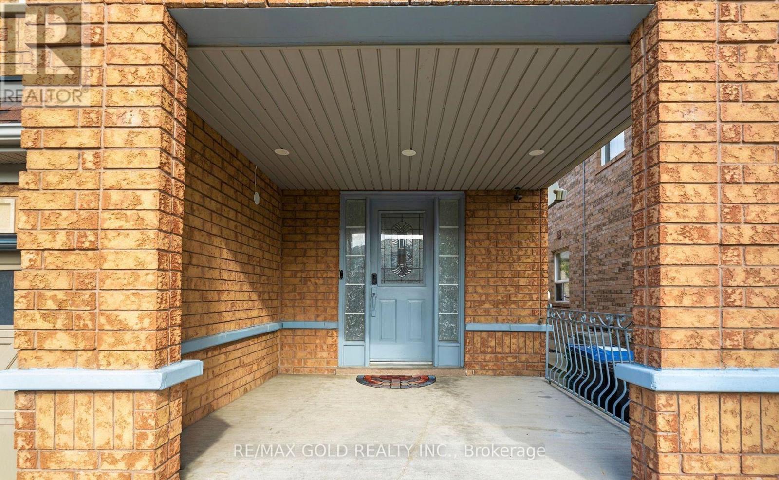 5 Farthingale Crescent, Brampton, Ontario  L7A 1R3 - Photo 3 - W12538858