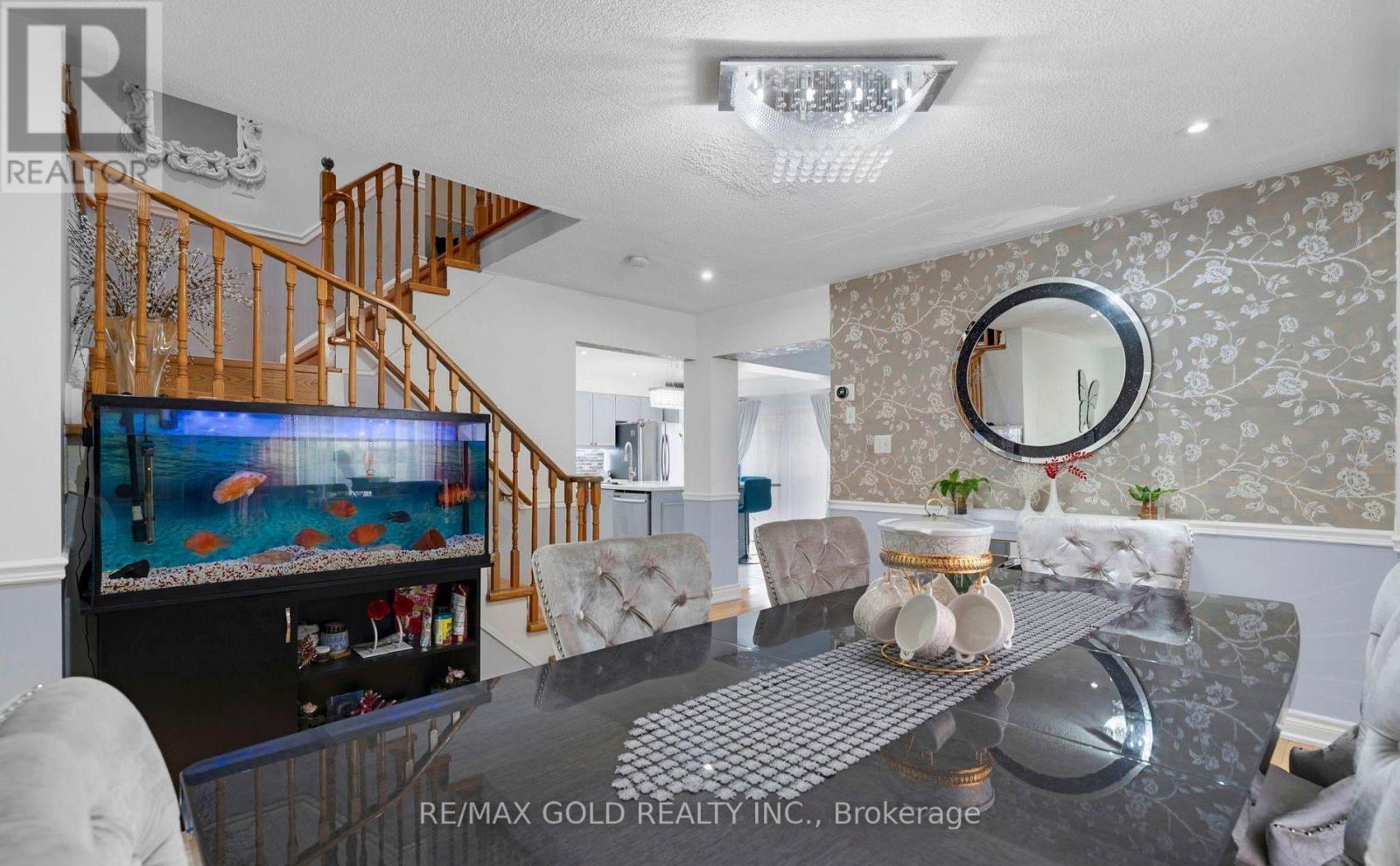 5 Farthingale Crescent, Brampton, Ontario  L7A 1R3 - Photo 8 - W12538858