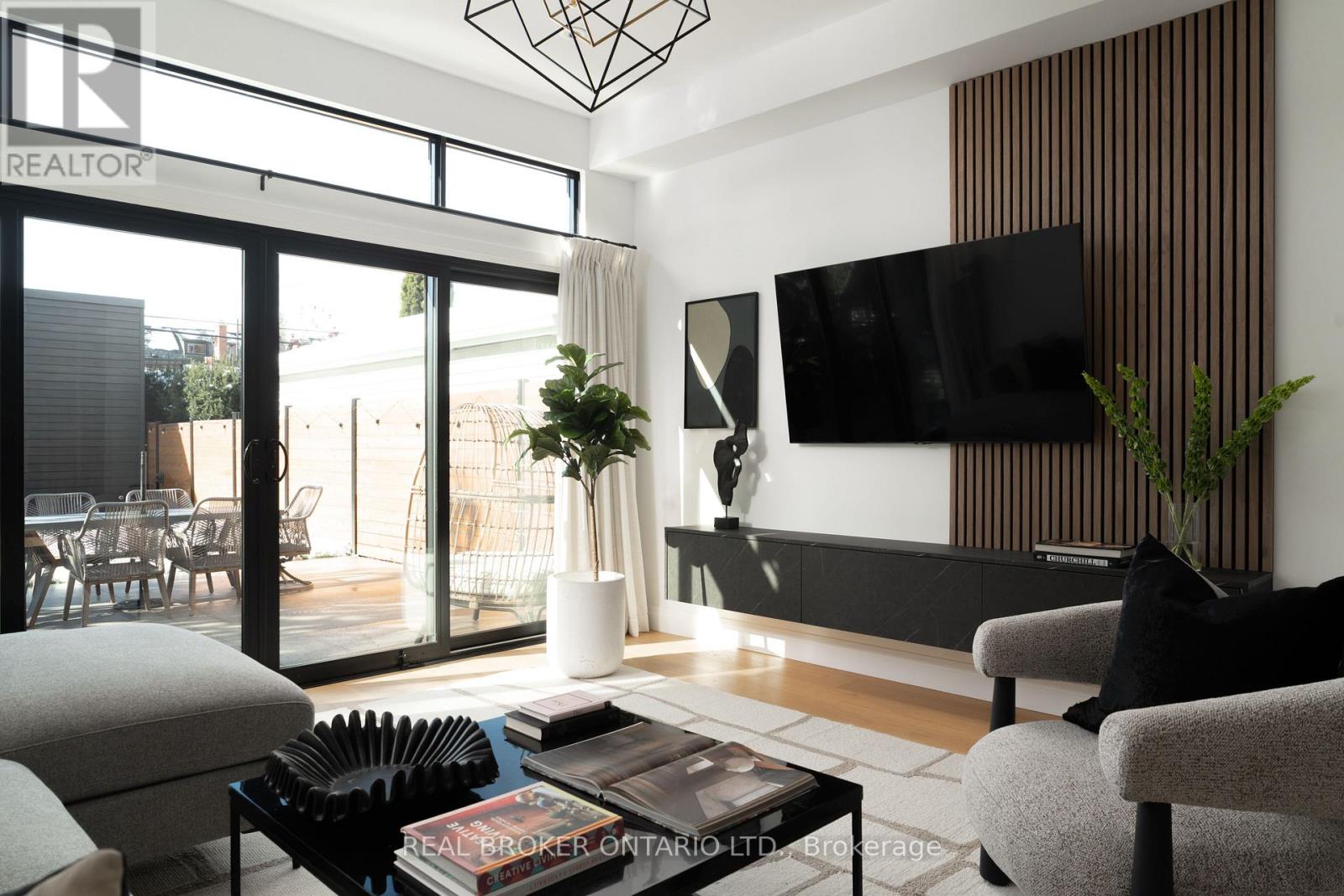 104 GREENLAW AVENUE, Toronto, Ontario