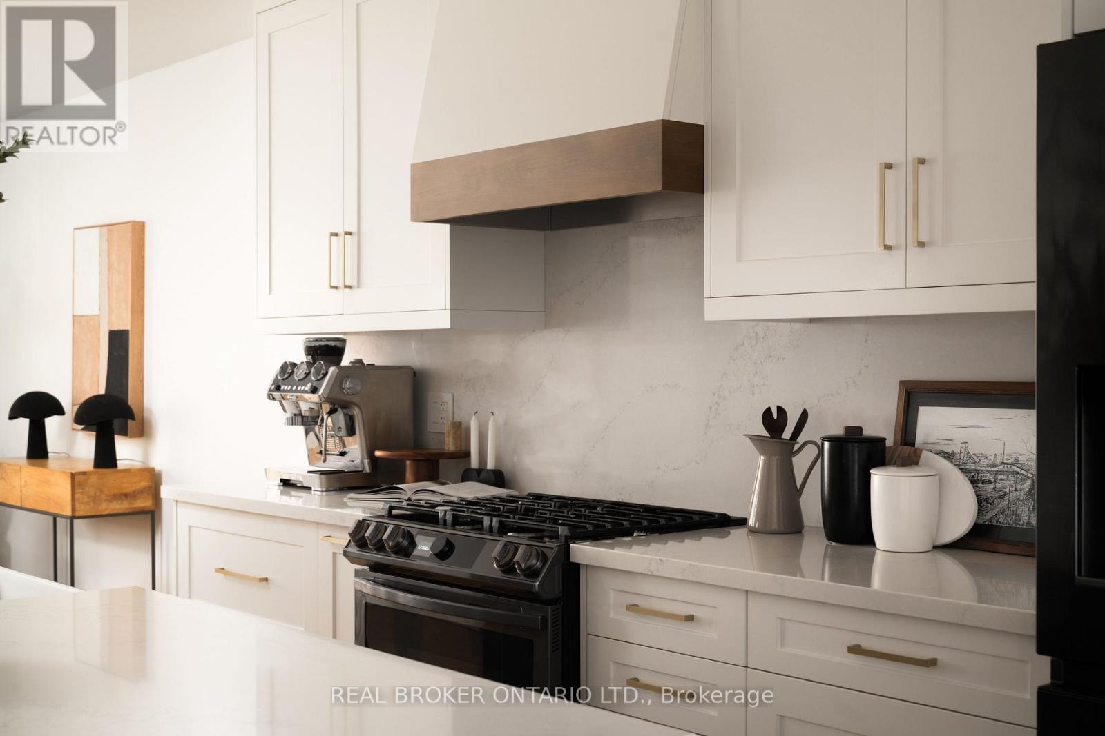 104 Greenlaw Avenue, Toronto, Ontario  M6H 3V5 - Photo 10 - W12538862