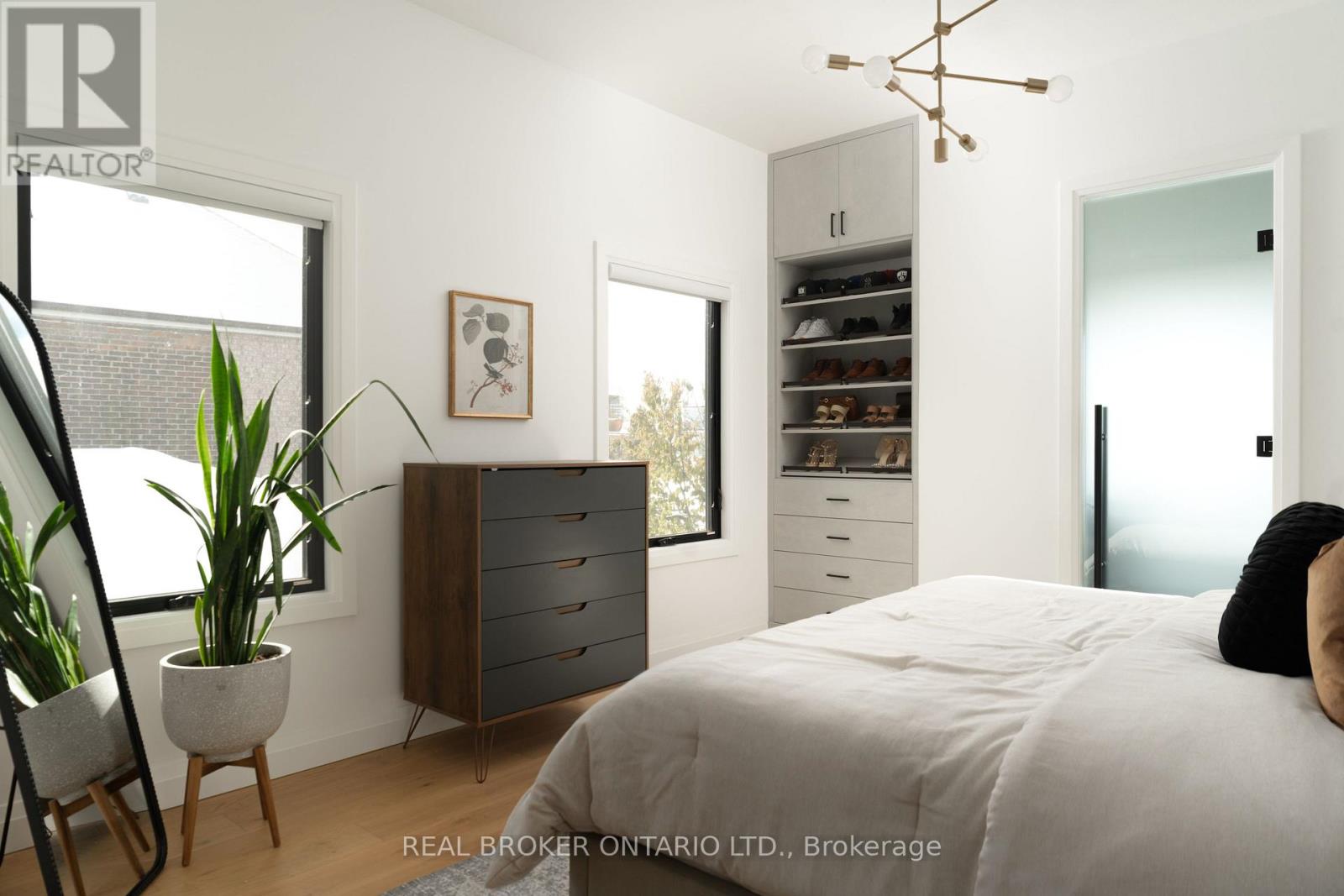 104 Greenlaw Avenue, Toronto, Ontario  M6H 3V5 - Photo 15 - W12538862