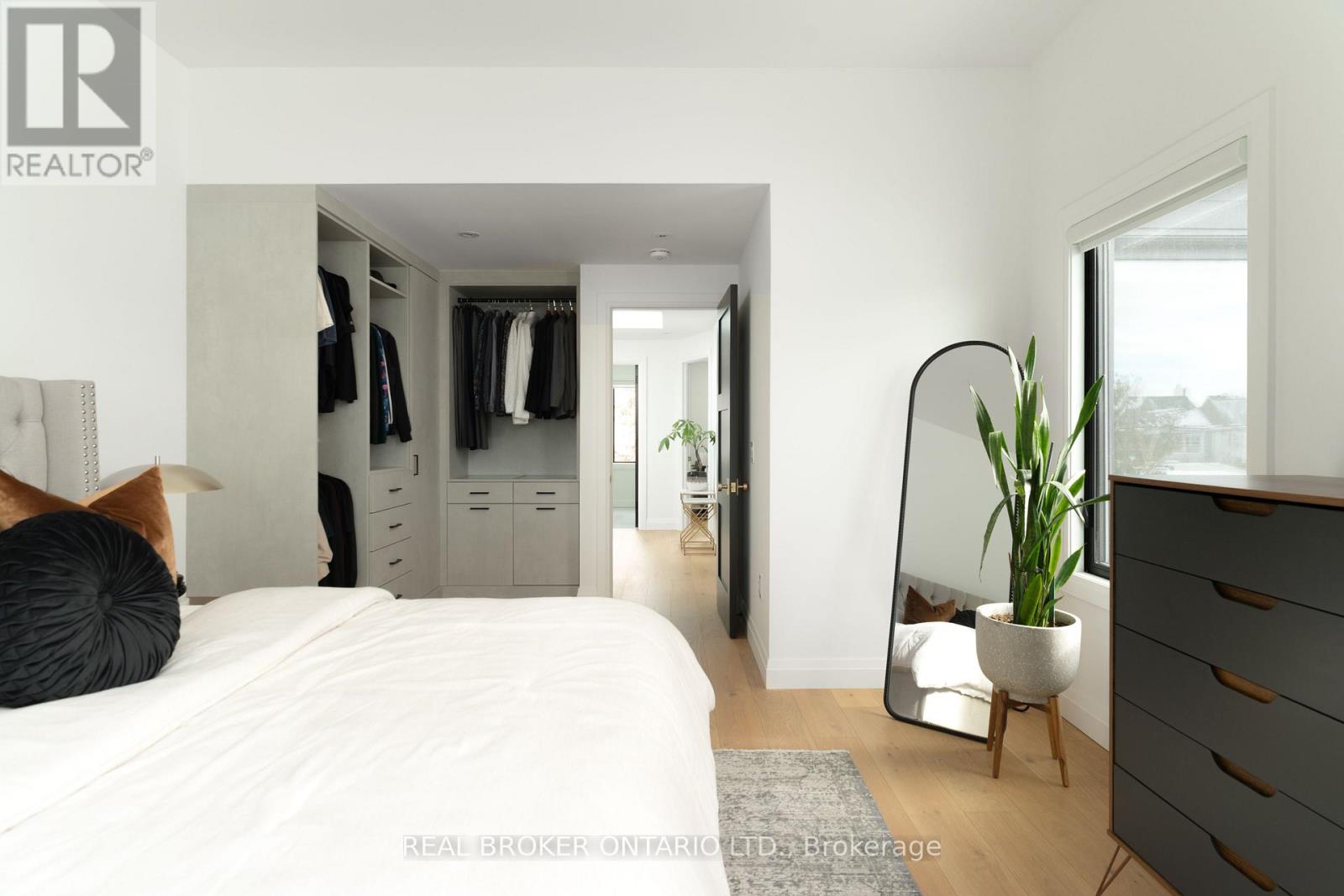 104 Greenlaw Avenue, Toronto, Ontario  M6H 3V5 - Photo 16 - W12538862