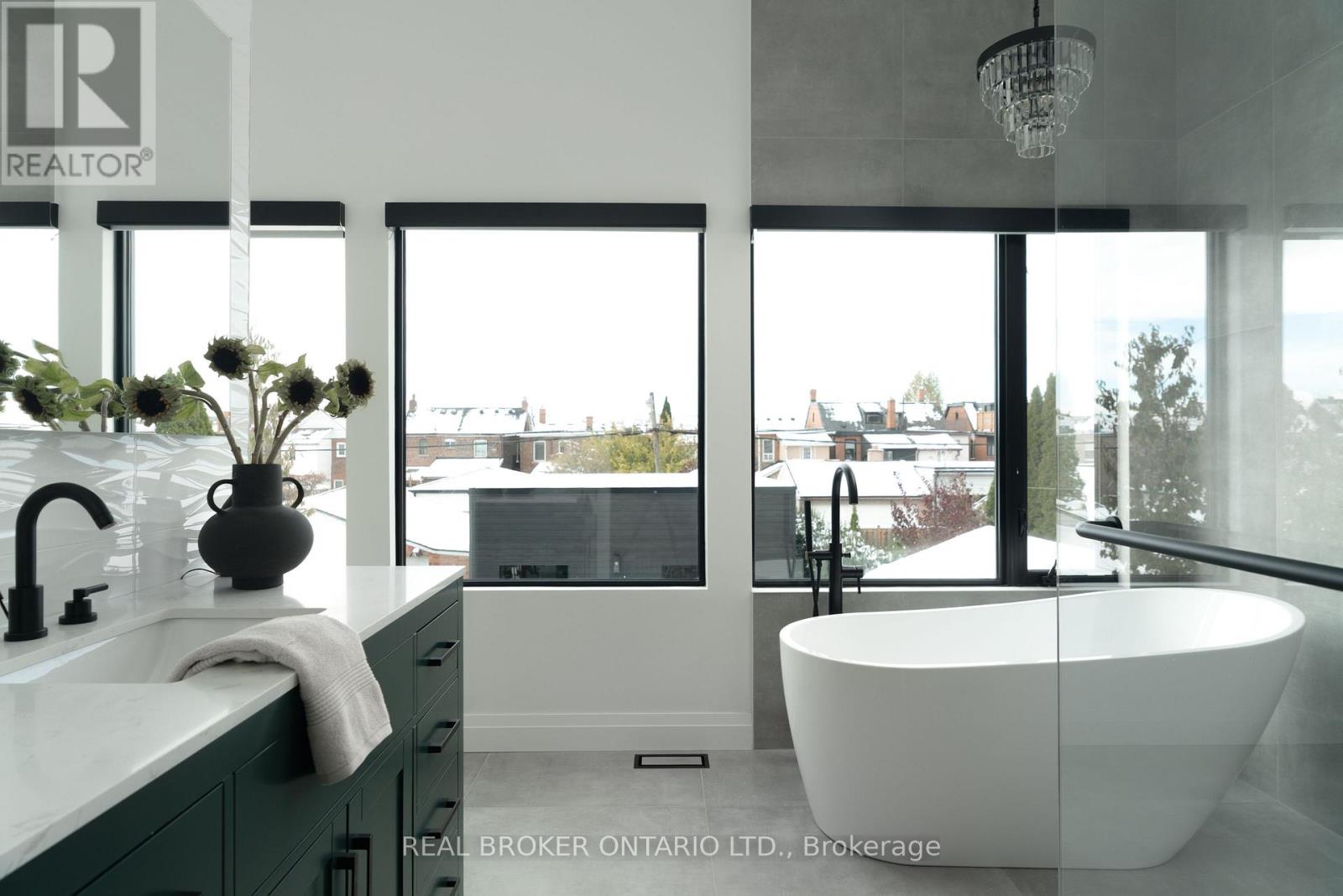 104 Greenlaw Avenue, Toronto, Ontario  M6H 3V5 - Photo 17 - W12538862