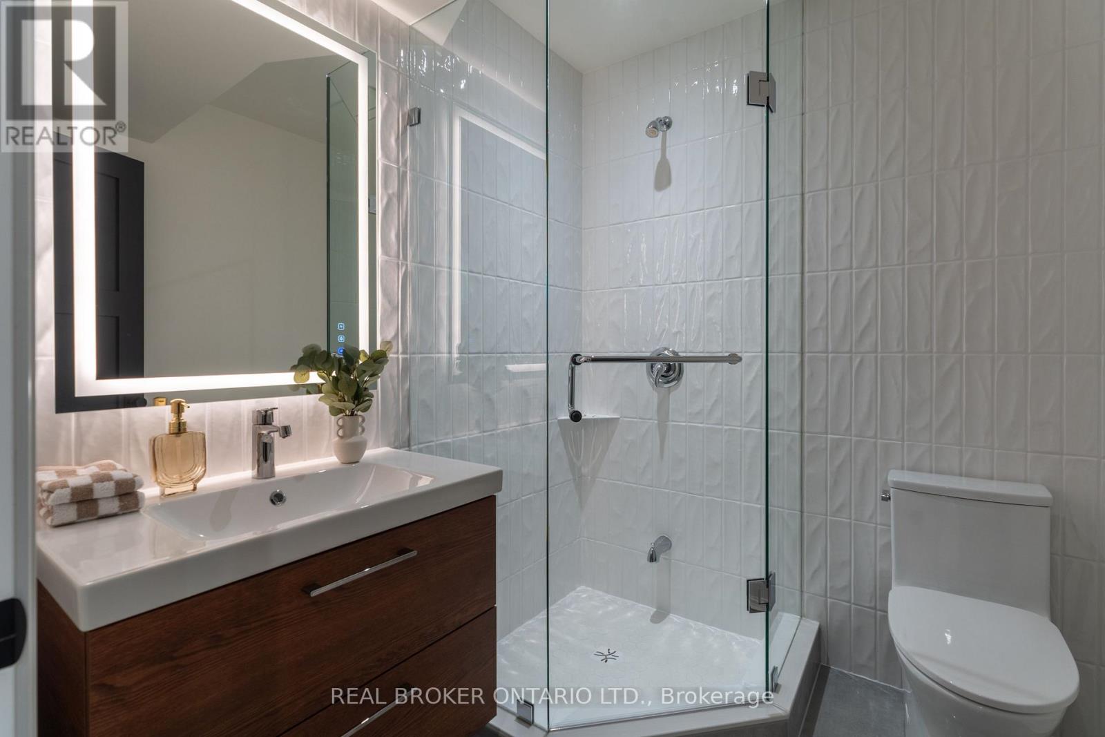 104 Greenlaw Avenue, Toronto, Ontario  M6H 3V5 - Photo 25 - W12538862