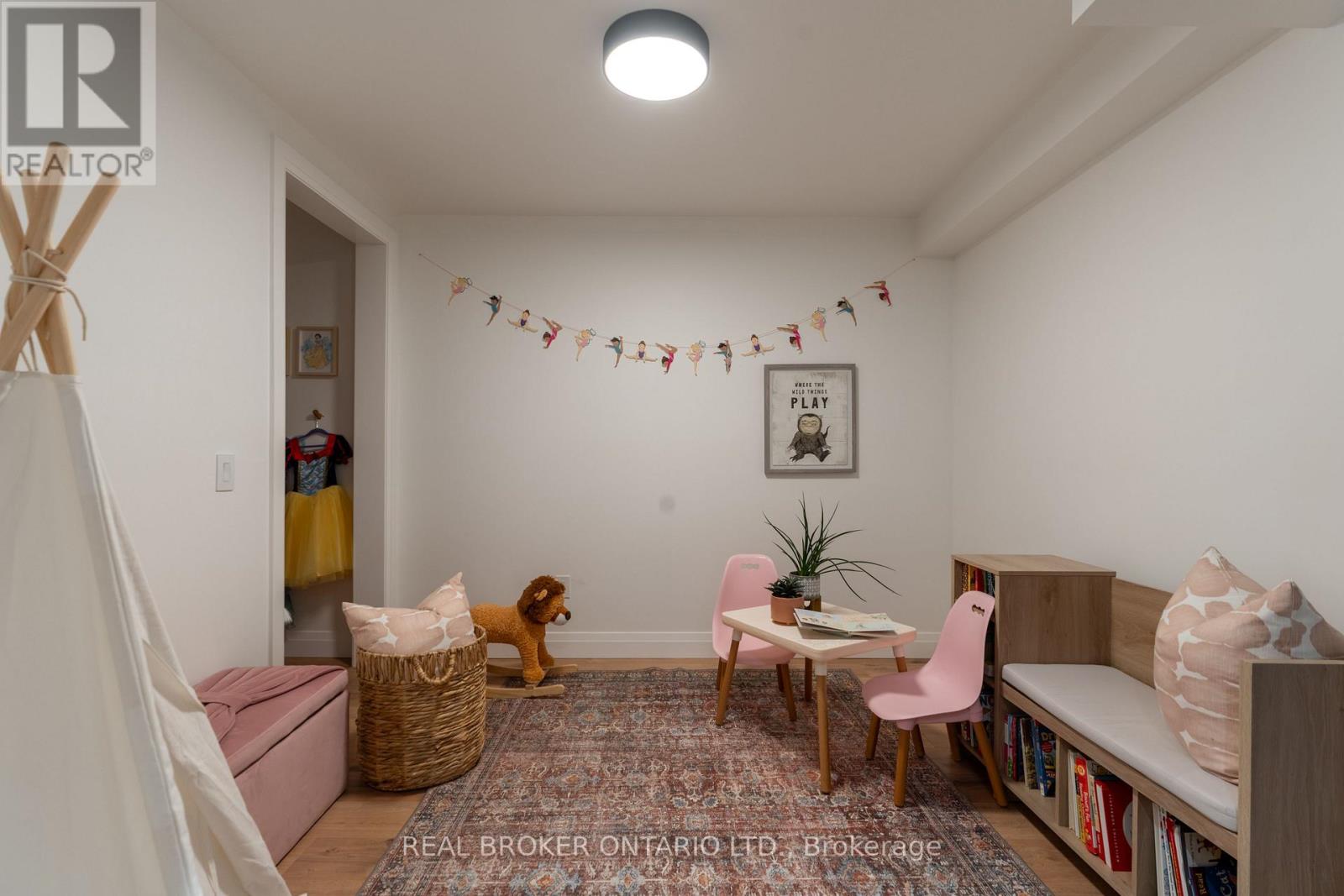 104 Greenlaw Avenue, Toronto, Ontario  M6H 3V5 - Photo 27 - W12538862