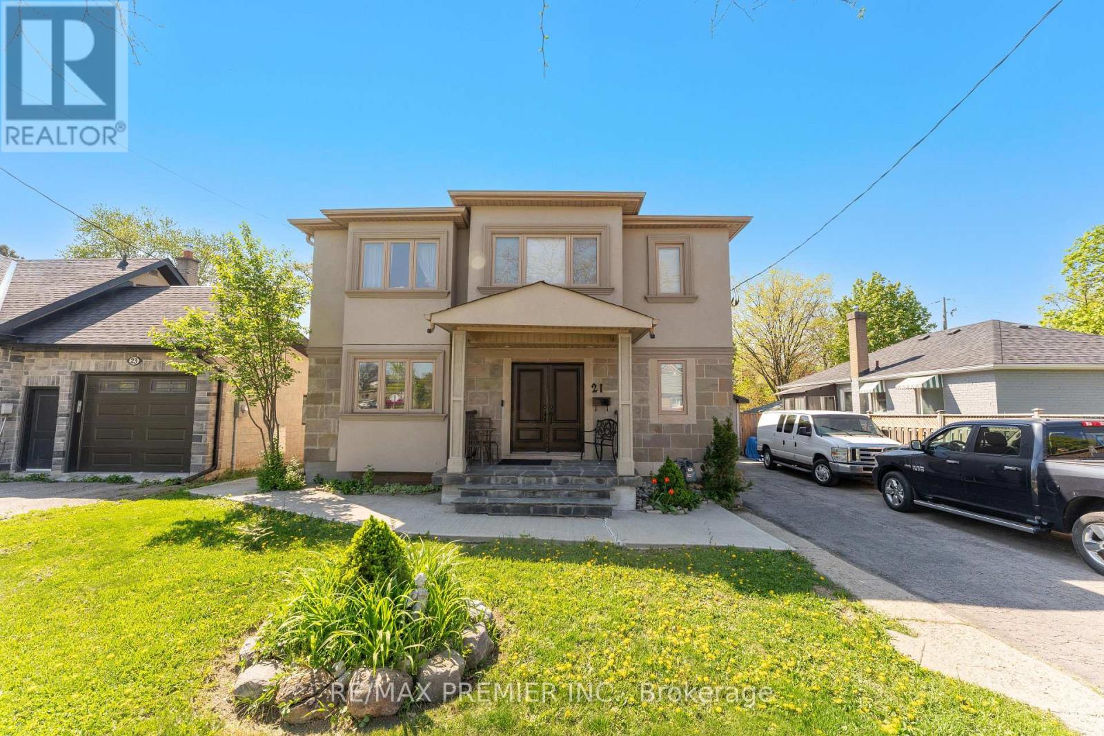 21 YVONNE AVENUE, Toronto, Ontario