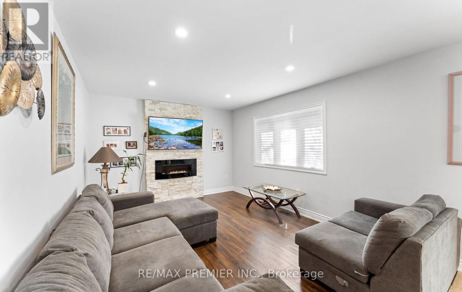 21 Yvonne Avenue, Toronto, Ontario  M3L 1C8 - Photo 10 - W12538878