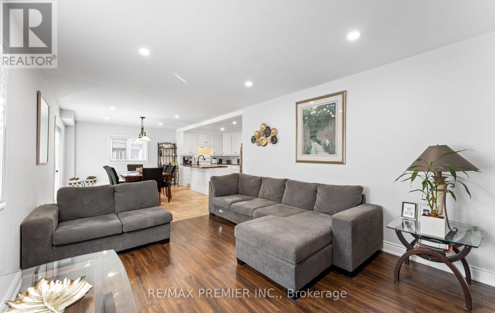 21 Yvonne Avenue, Toronto, Ontario  M3L 1C8 - Photo 11 - W12538878