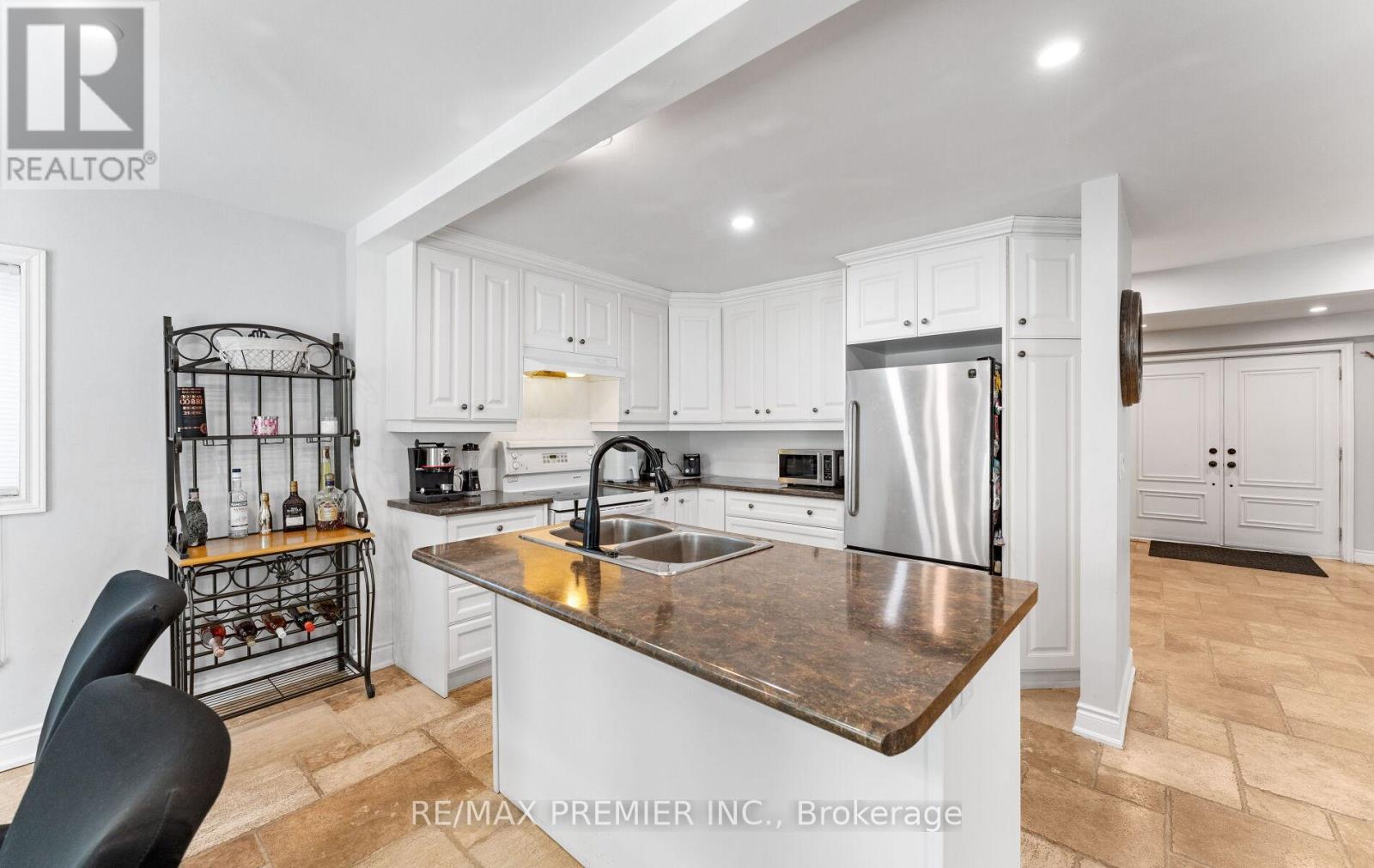 21 Yvonne Avenue, Toronto, Ontario  M3L 1C8 - Photo 12 - W12538878