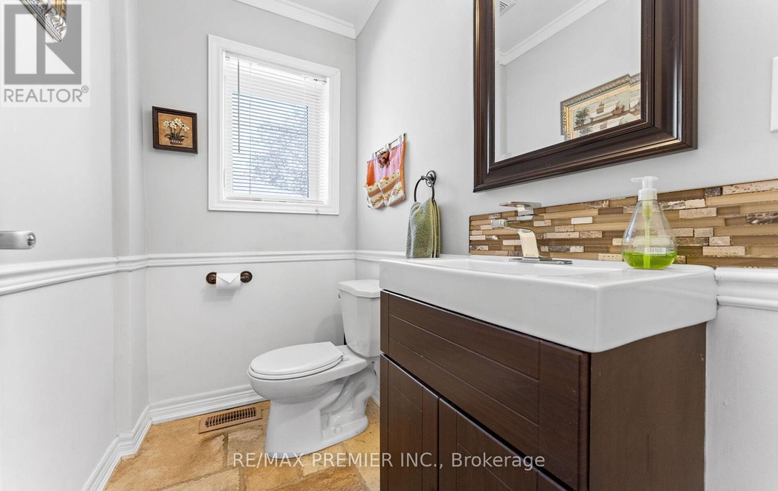 21 Yvonne Avenue, Toronto, Ontario  M3L 1C8 - Photo 15 - W12538878