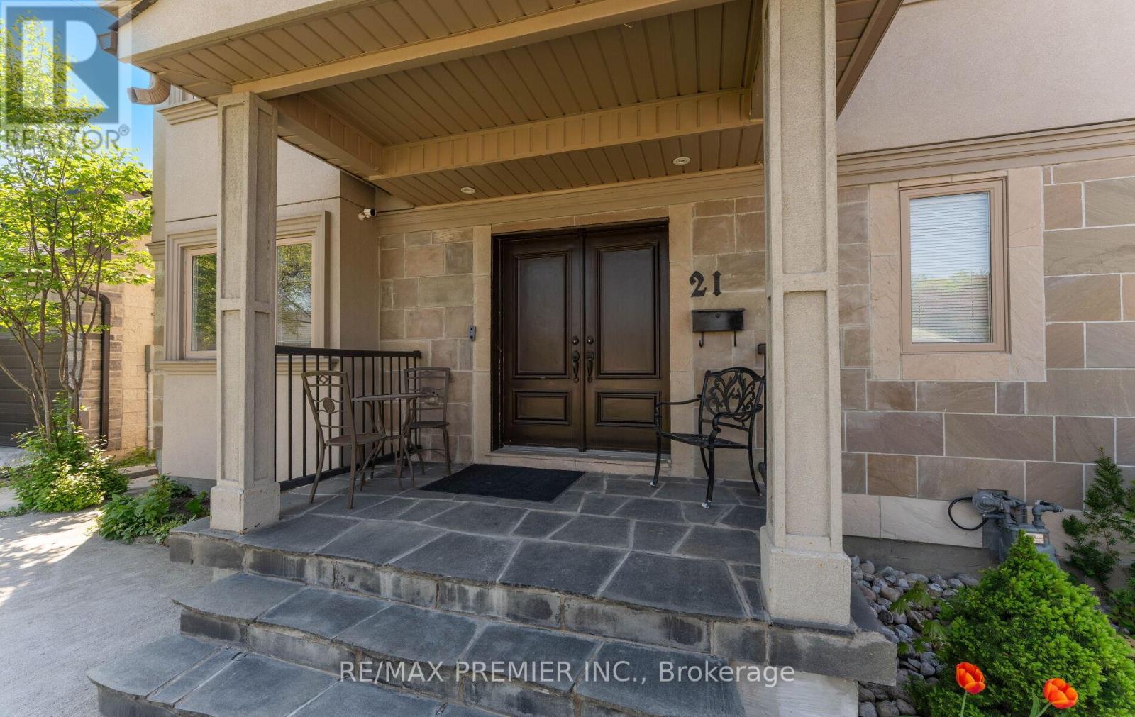 21 Yvonne Avenue, Toronto, Ontario  M3L 1C8 - Photo 2 - W12538878