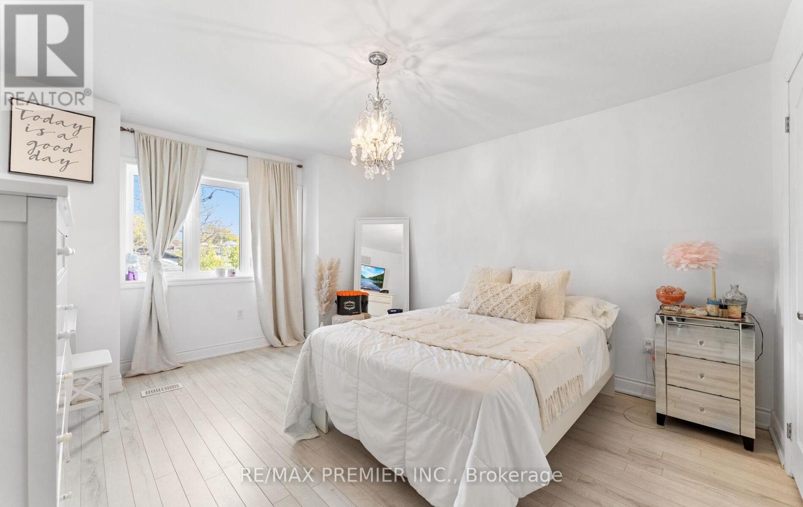 21 Yvonne Avenue, Toronto, Ontario  M3L 1C8 - Photo 21 - W12538878