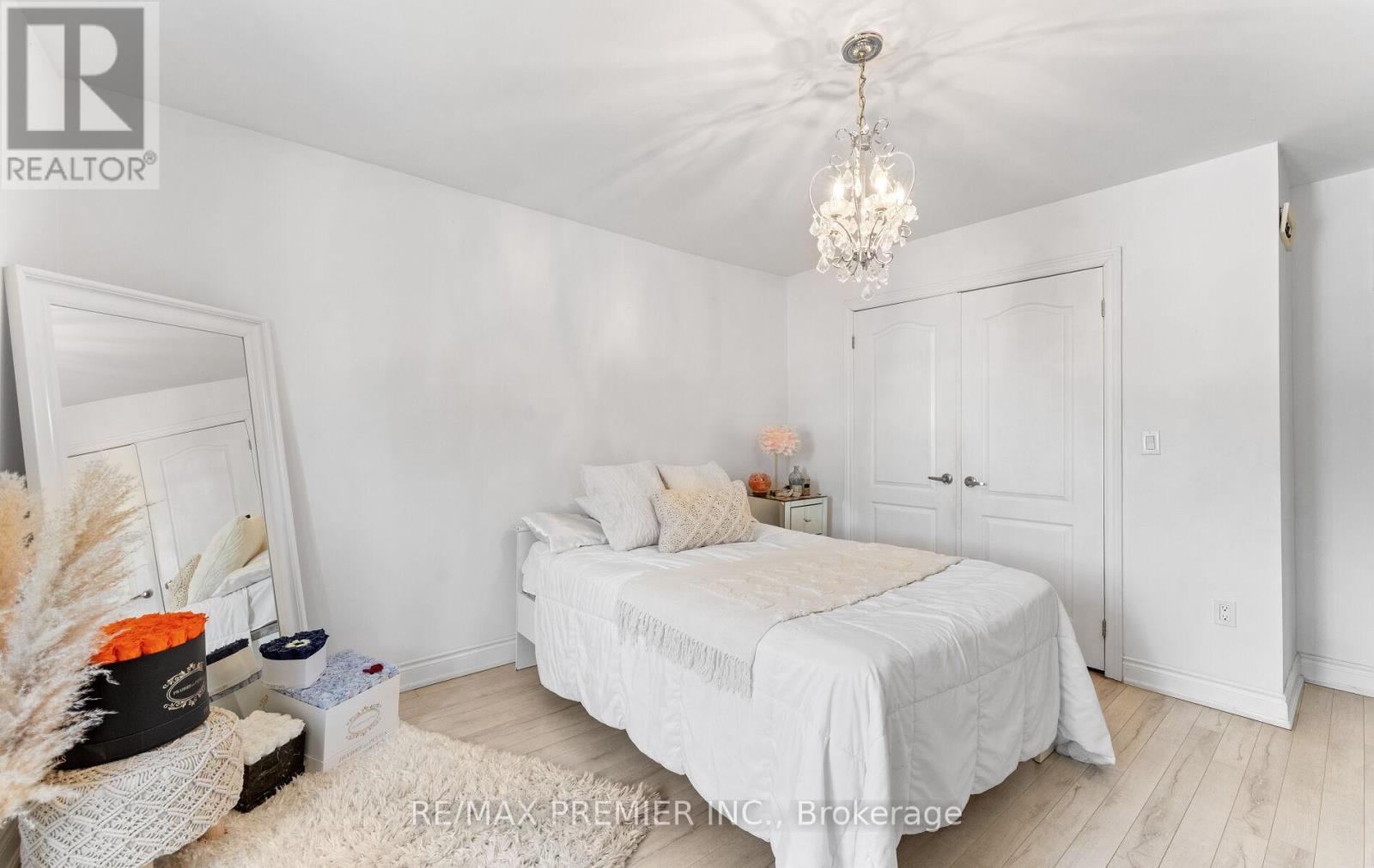 21 Yvonne Avenue, Toronto, Ontario  M3L 1C8 - Photo 22 - W12538878