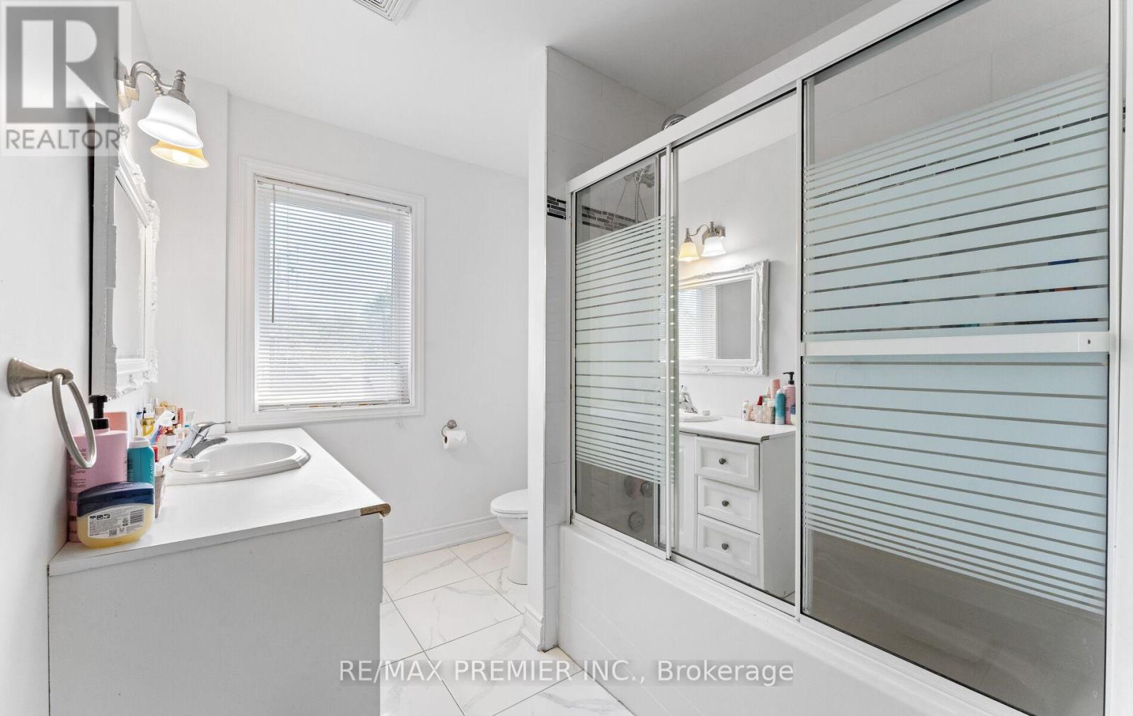 21 Yvonne Avenue, Toronto, Ontario  M3L 1C8 - Photo 23 - W12538878