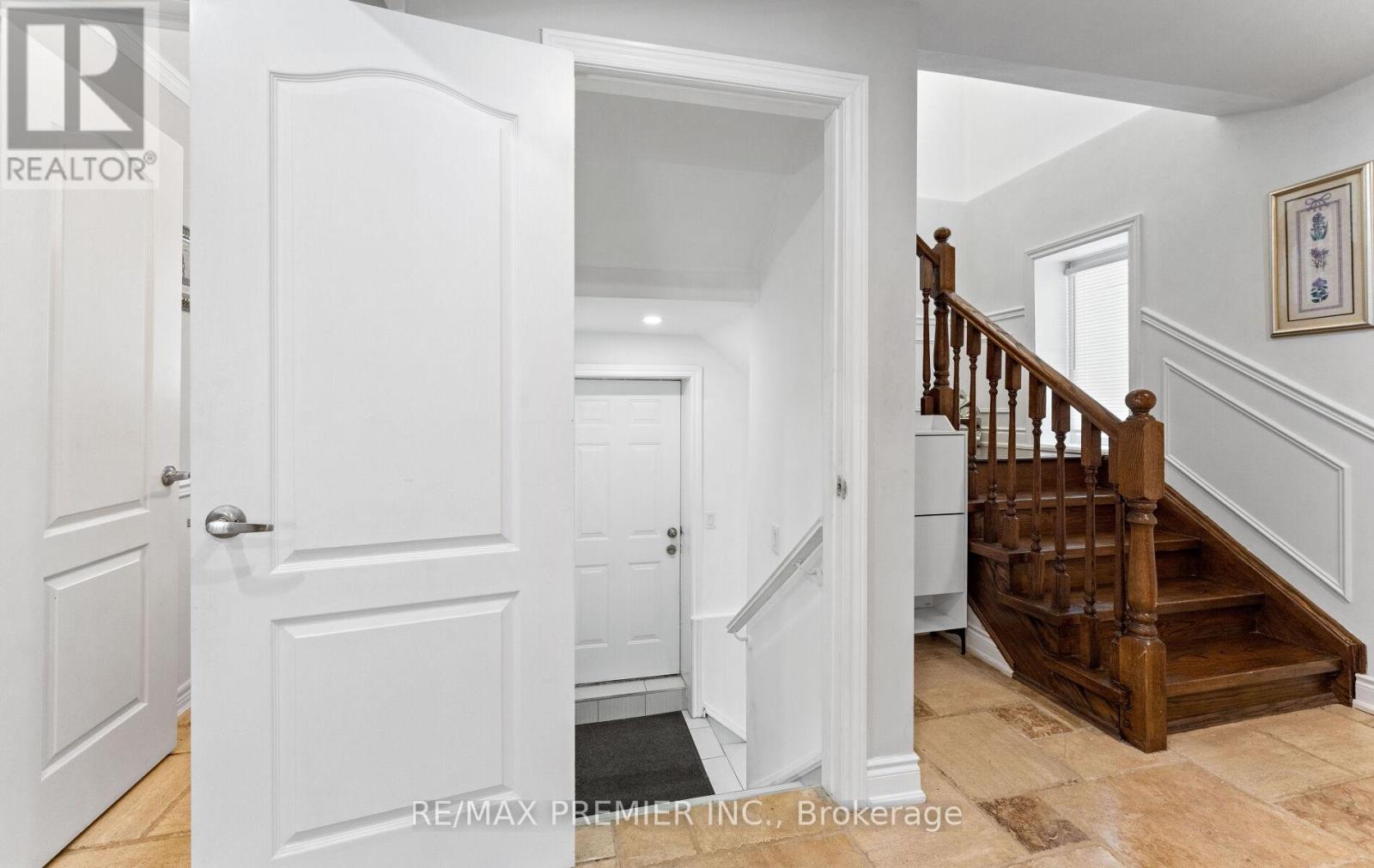 21 Yvonne Avenue, Toronto, Ontario  M3L 1C8 - Photo 24 - W12538878