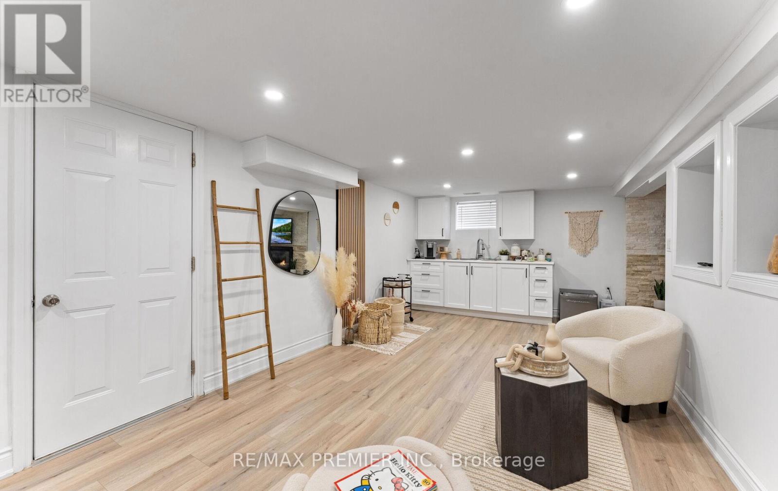 21 Yvonne Avenue, Toronto, Ontario  M3L 1C8 - Photo 26 - W12538878