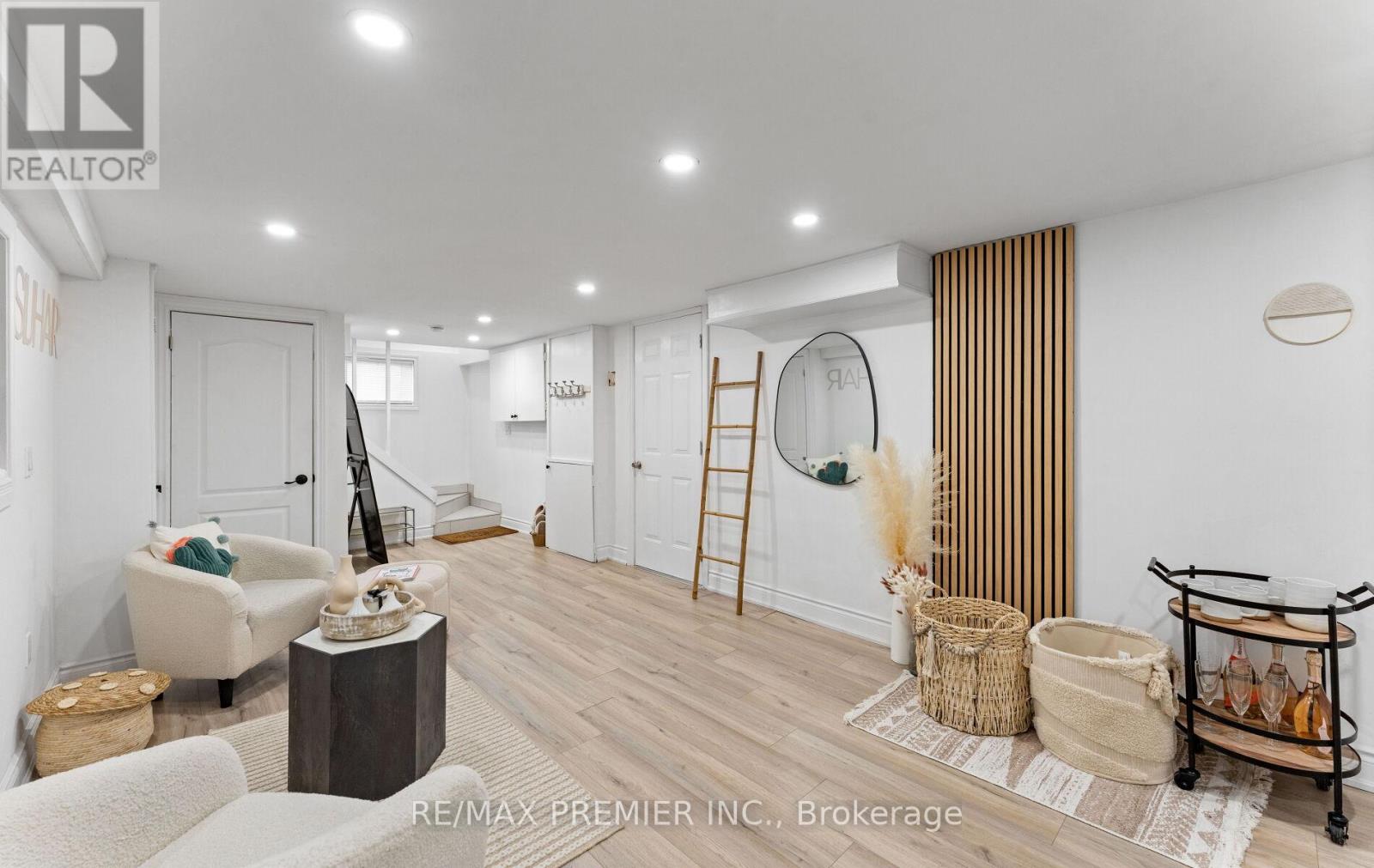 21 Yvonne Avenue, Toronto, Ontario  M3L 1C8 - Photo 27 - W12538878