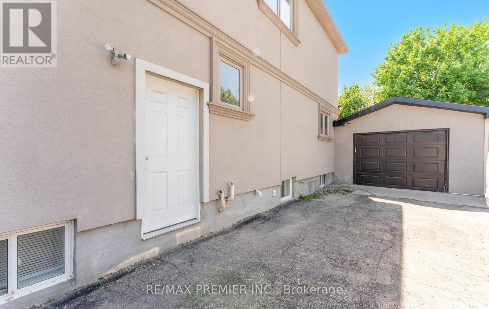 21 Yvonne Avenue, Toronto, Ontario  M3L 1C8 - Photo 28 - W12538878