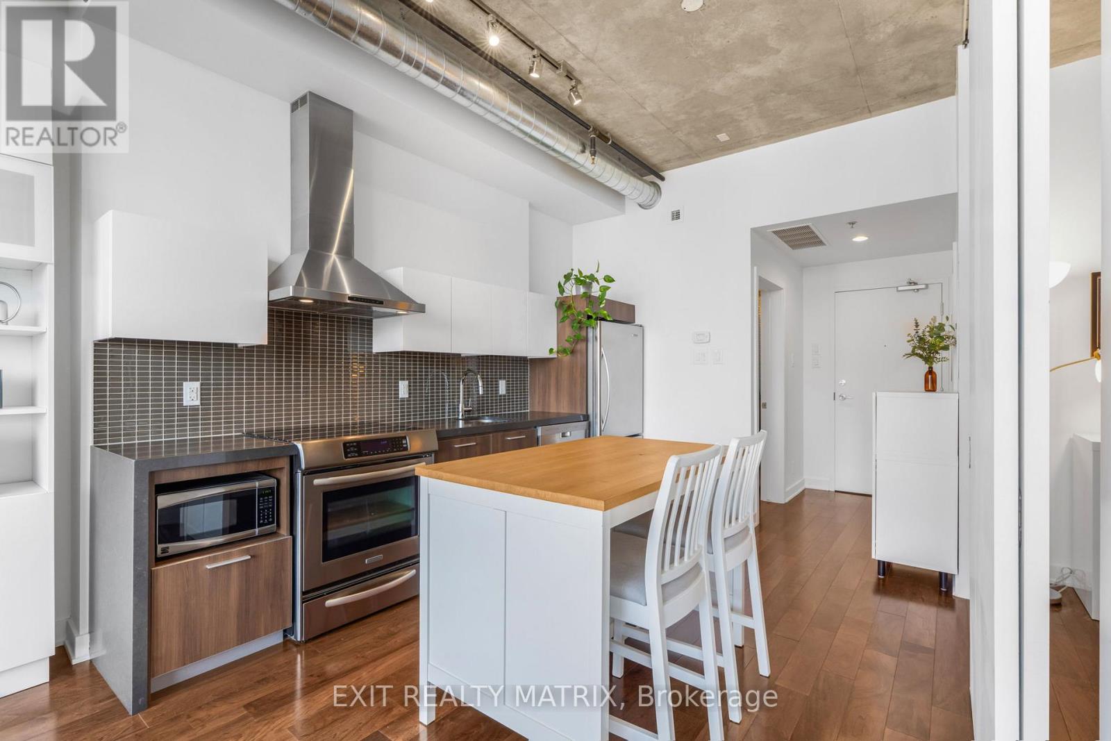 749 - 340 Mcleod Street, Ottawa, Ontario K2P 1A4 - Photo 10 - X12538972