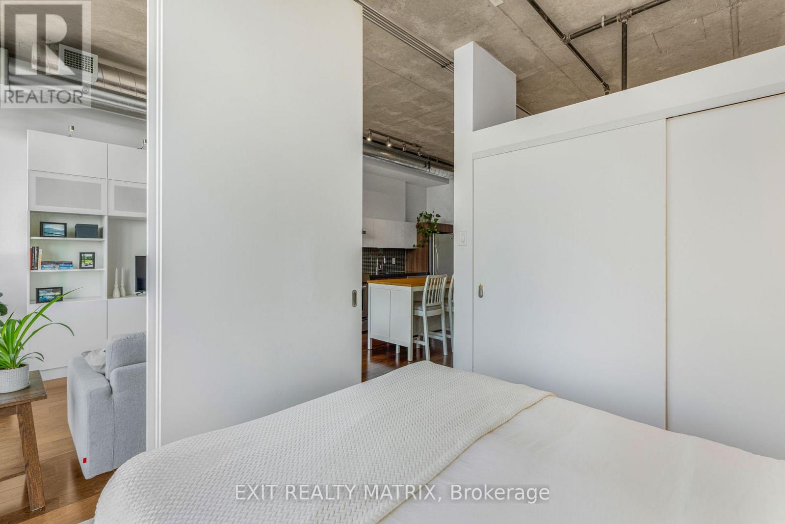 749 - 340 Mcleod Street, Ottawa, Ontario K2P 1A4 - Photo 19 - X12538972