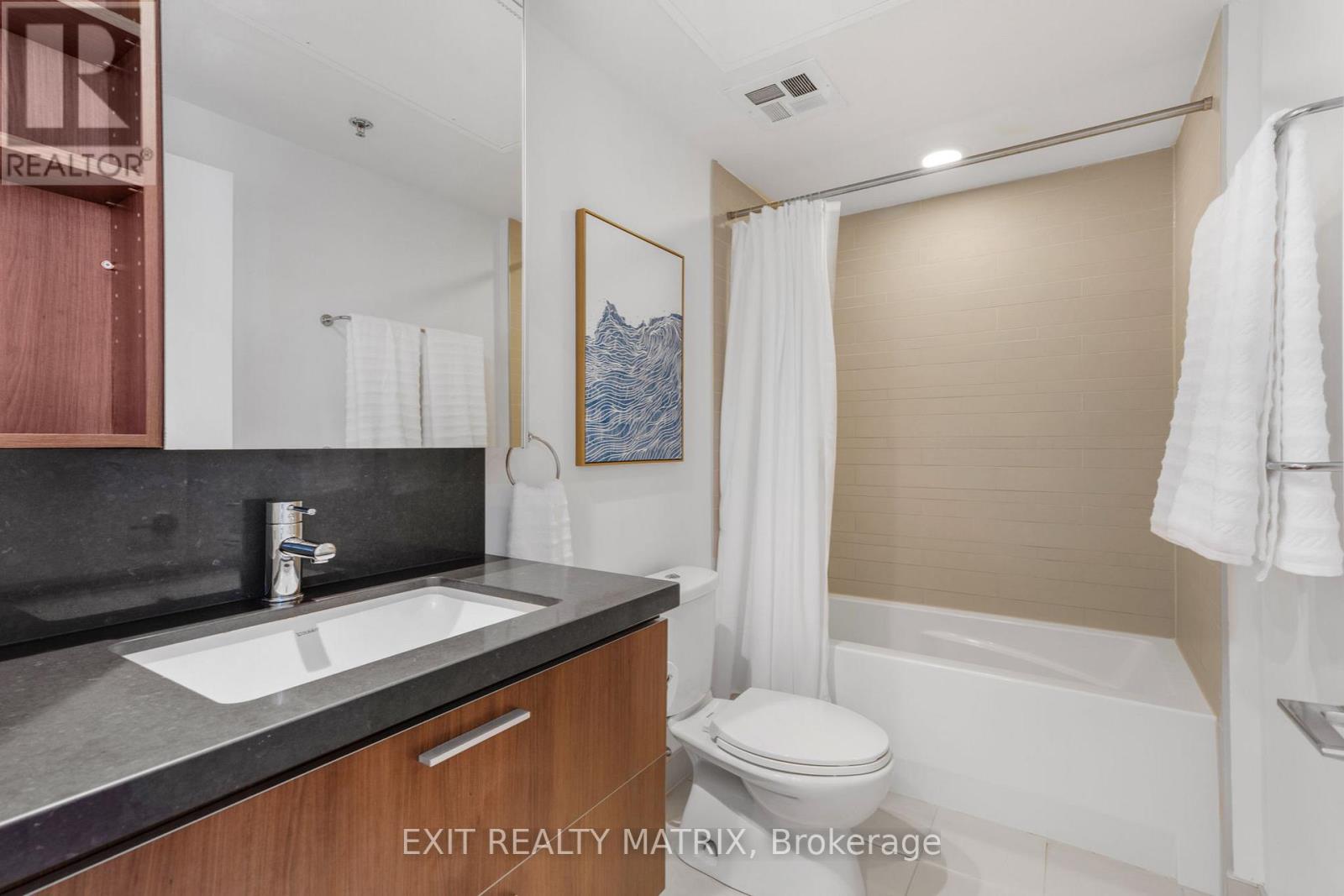 749 - 340 Mcleod Street, Ottawa, Ontario K2P 1A4 - Photo 20 - X12538972