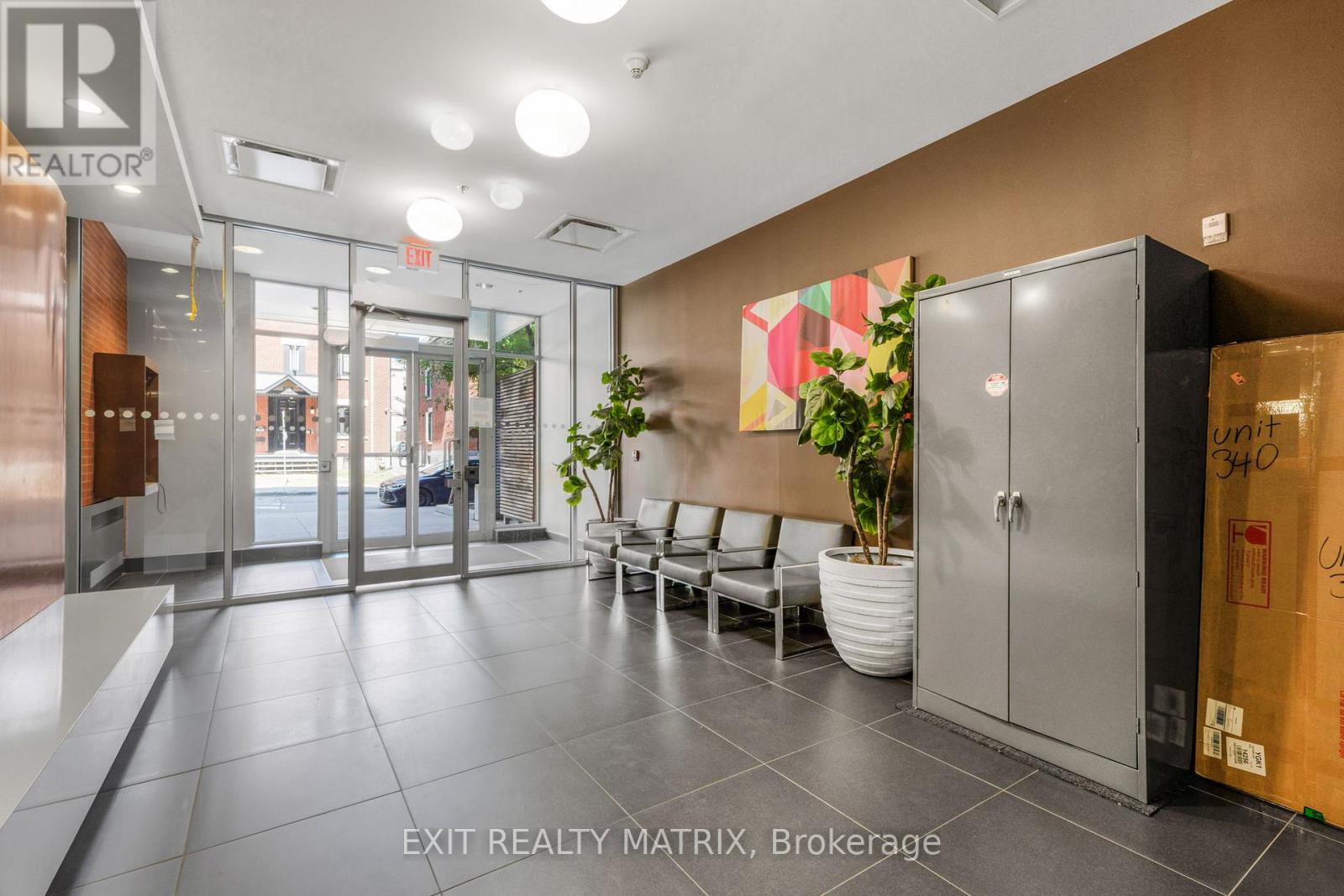 749 - 340 Mcleod Street, Ottawa, Ontario K2P 1A4 - Photo 3 - X12538972