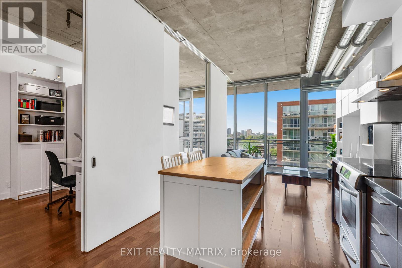 749 - 340 Mcleod Street, Ottawa, Ontario K2P 1A4 - Photo 8 - X12538972