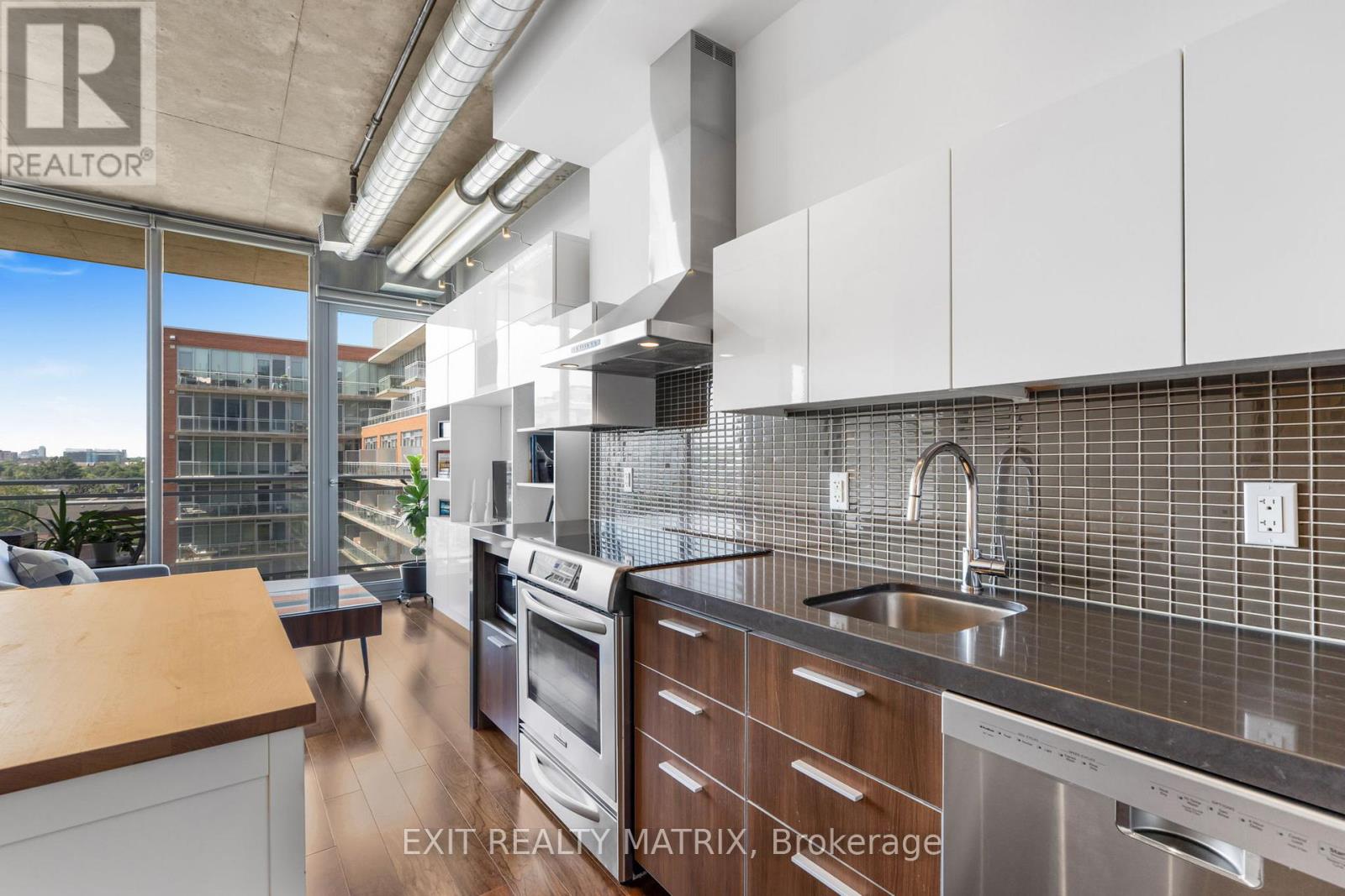 749 - 340 Mcleod Street, Ottawa, Ontario K2P 1A4 - Photo 9 - X12538972