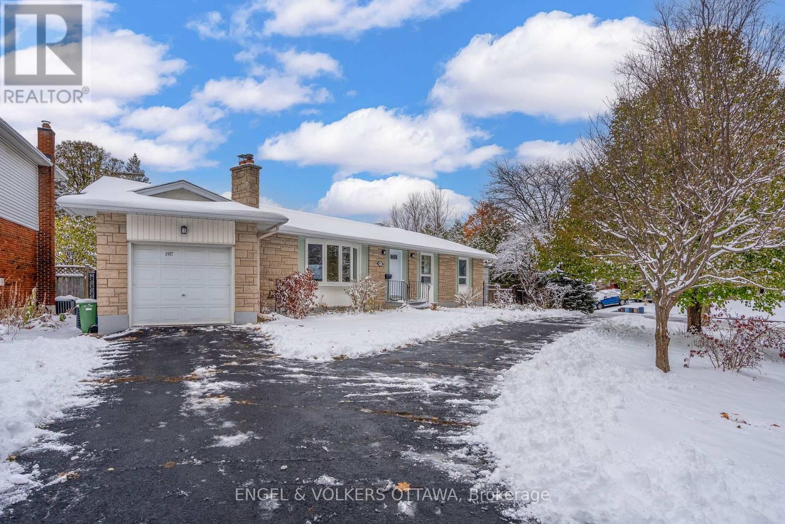 1957 Sharel Drive, Ottawa, Ontario  K1H 6W3 - Photo 1 - X12538978