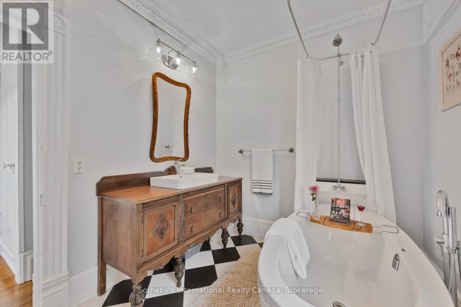 26 Robert Street E, Penetanguishene, Ontario  L9M 1K7 - Photo 38 - S12134452